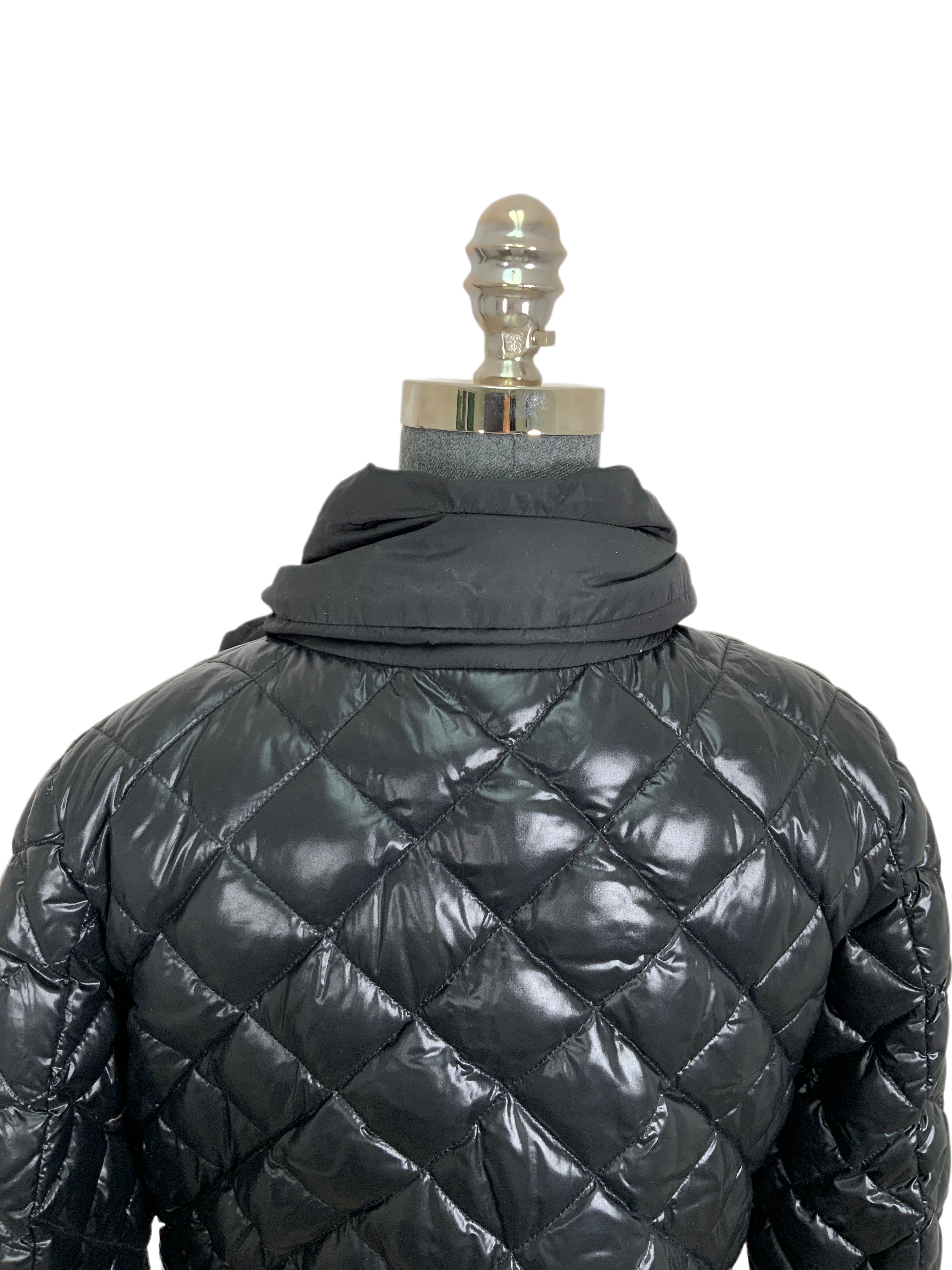 MONCLER Quilted Puffy Jacket for Women & Men - Lightweight Winter Coat, Waterproof Down Jacket, Size M - Perfect for Skiing, Hiking & Cold Weather Fashion