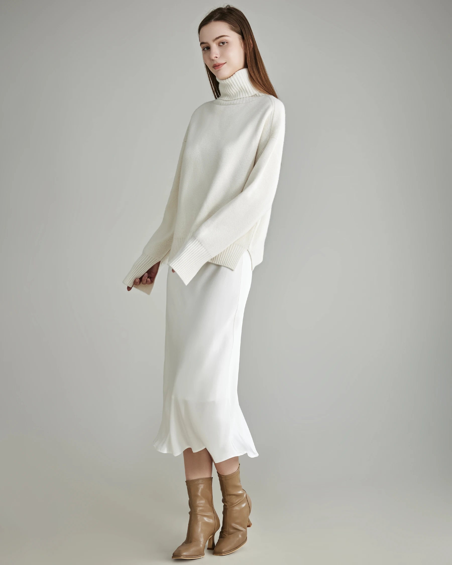 Luxury Oversized Cashmere Turtleneck Sweater for Women - Soft & Warm Winter Knitwear - Perfect for Office, Travel & Casual Outfits