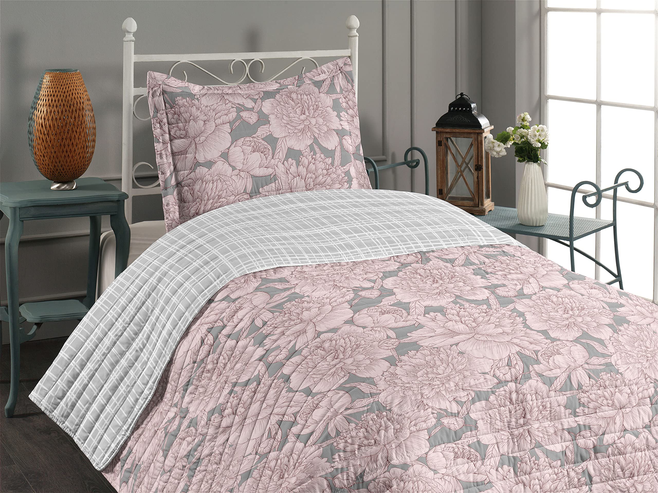 Ambesonne Floral Reversible Bedspread Set - Hand Drawn Rose, Chamomile & Peonies Design, Microfiber Twin Size Bedding with Pillow Shams in Rose Grey | Perfect for Boho Bedroom Decor, Guest Room Makeover & Cozy Farmhouse Style