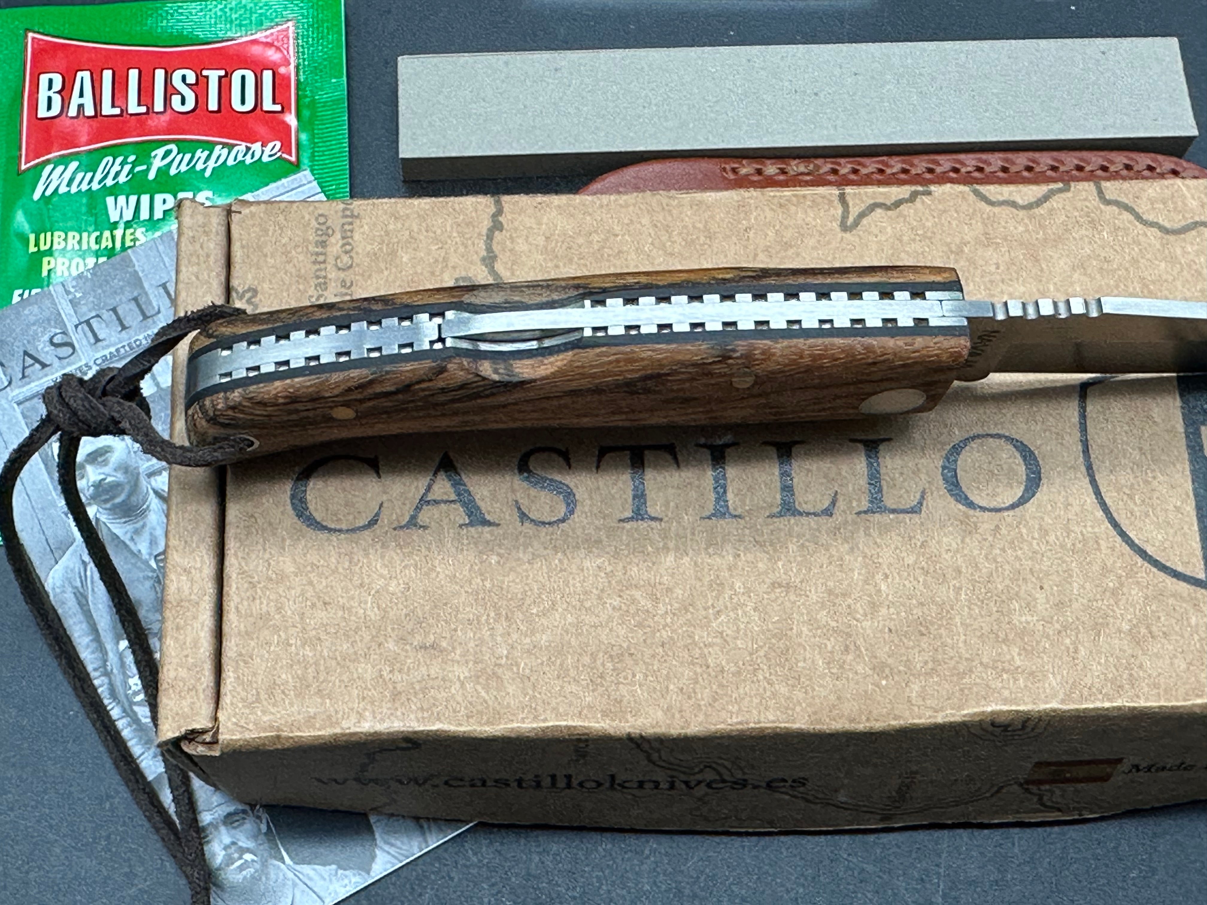 Castillo Knives Navaja Lockback Folding Knife C1BOW - 3 Inch Satin Sandvik 14C28N Stainless Steel Blade, Cocobolo Wood Handle - Perfect for Camping, Hunting & Everyday Carry (EDC)