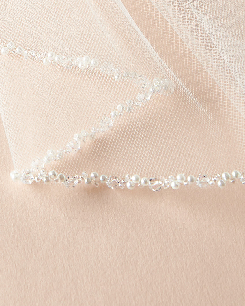 Kylie Crystal & Pearl Veil - Elegant Bridal Hair Accessory for Weddings, Prom, and Special Occasions | Shimmering Rhinestone & Pearl Hairpiece for Women