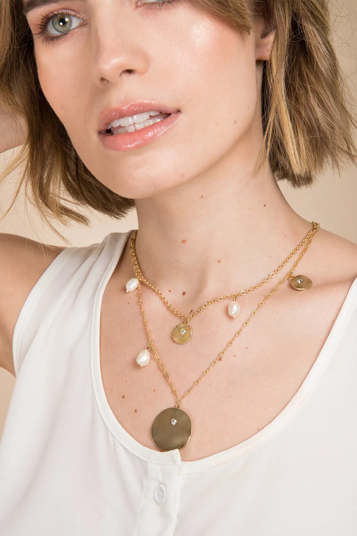 Layered Pearl Medallion Necklace for Women - Elegant Vintage Jewelry Gift for Wedding, Party & Special Occasions