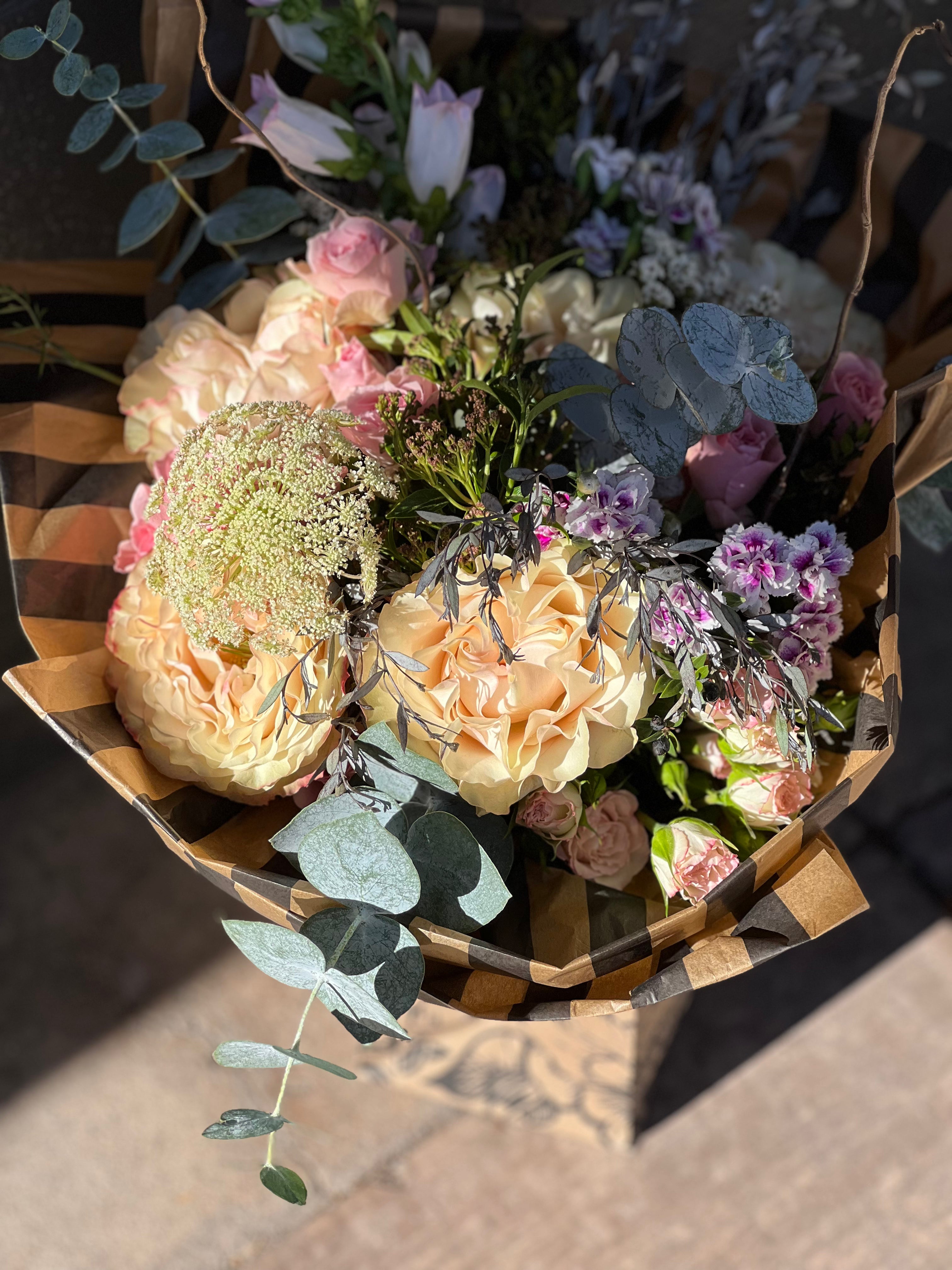 Signature Bouquet - Premium Handcrafted Floral Arrangement for Weddings, Anniversaries & Special Occasions | Perfect Gift for Loved Ones