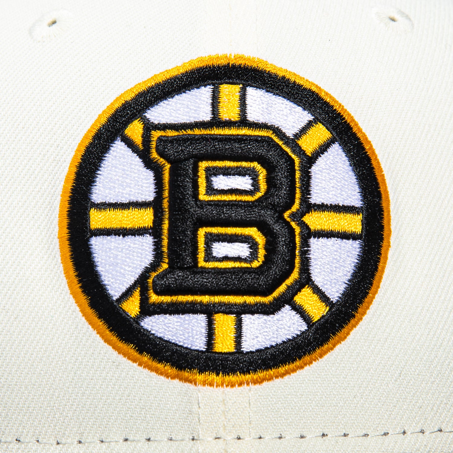 New Era 59Fifty Boston Bruins 2019 Winter Classic Patch Snapback Hat - White & Black - Official NHL Licensed Baseball Cap for Men & Women - Perfect for Sports Fans, Game Day & Streetwear Fashion