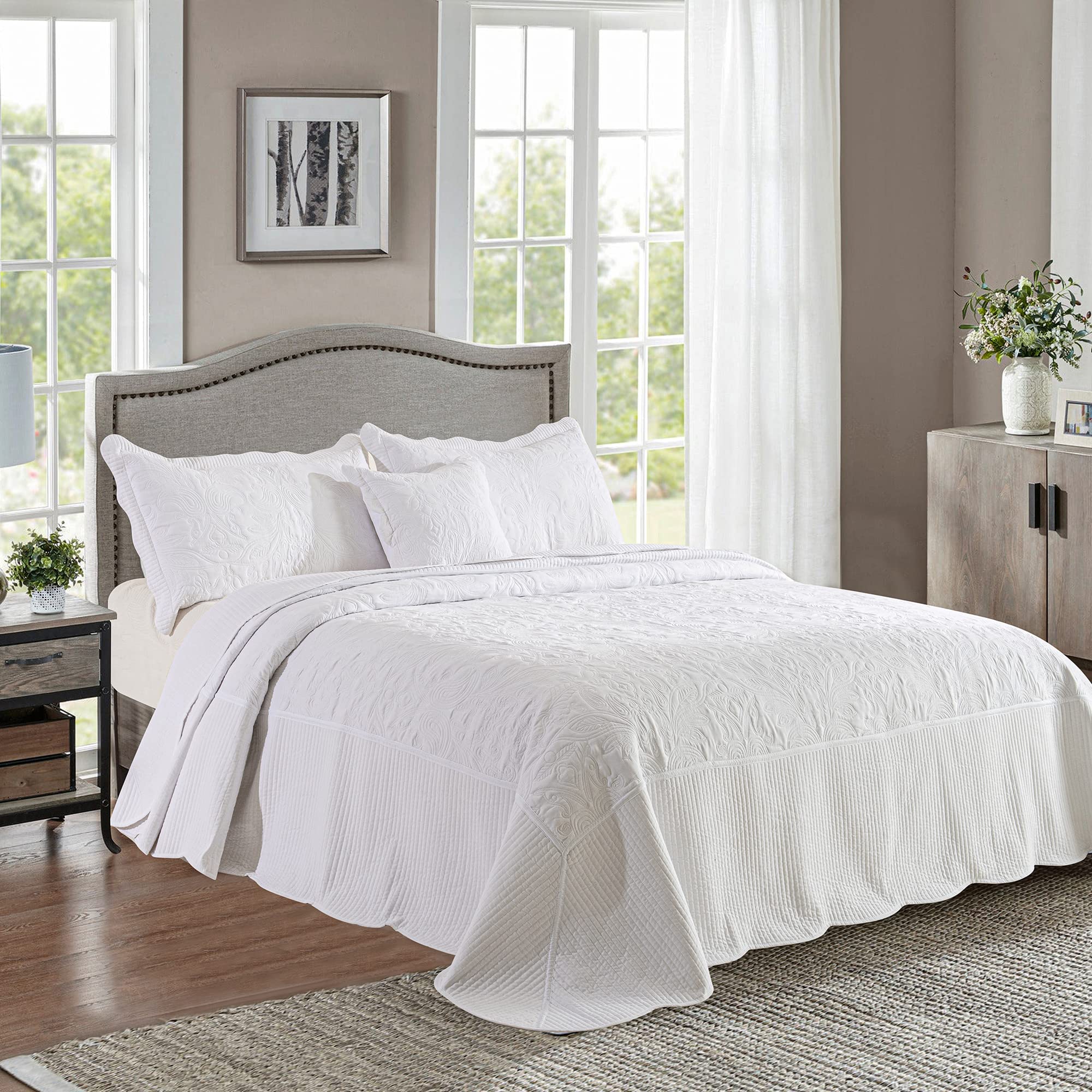 HoneiLife California King Quilt Set - 4-Piece Oversized 120x120 Inch Rustic Reversible Lightweight Bedspread Coverlet for All Seasons | White | Perfect for Master Bedroom, Guest Room & Cozy Farmhouse Decor