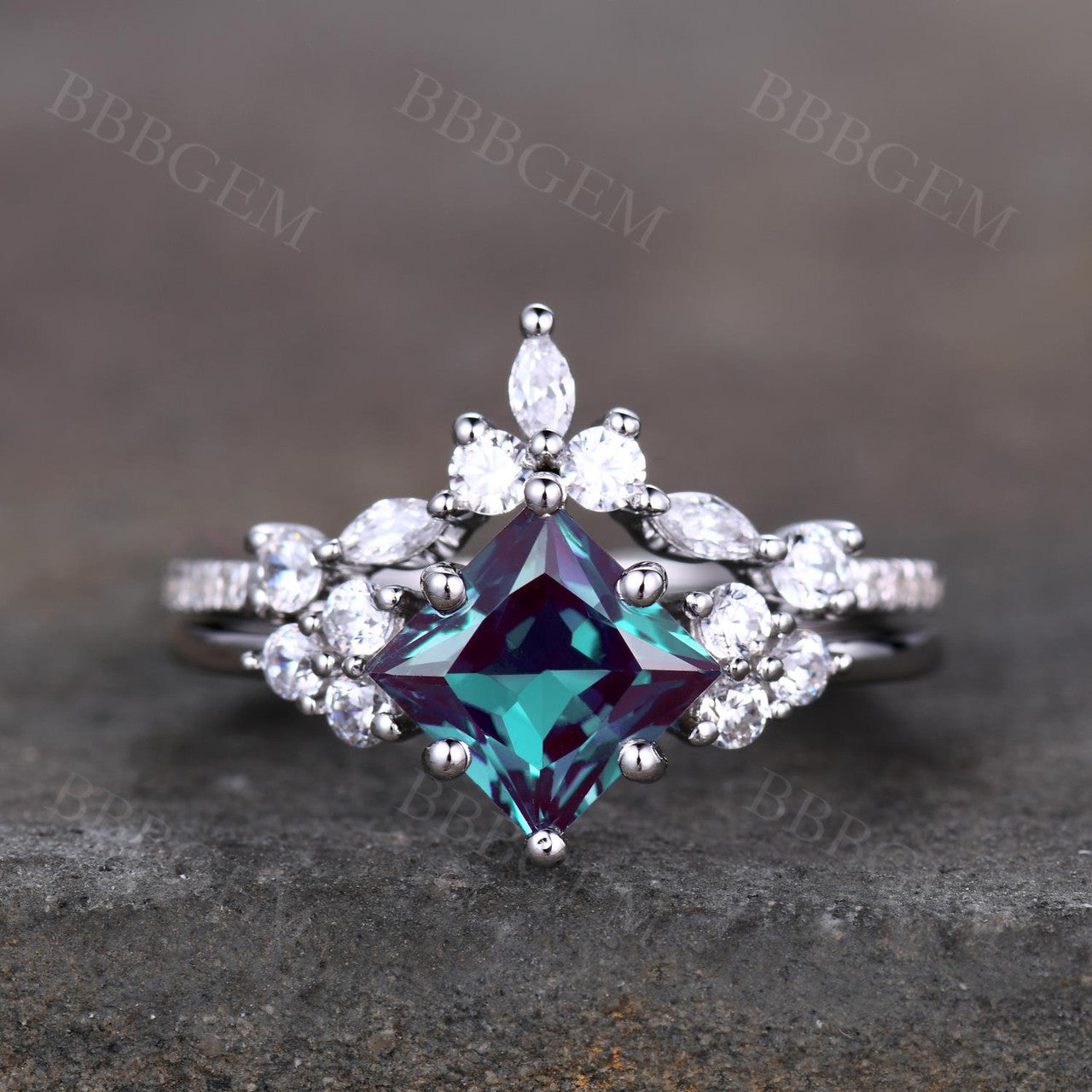 Vintage 6mm Princess Cut Alexandrite Engagement Ring with Curved Moissanite Matching Wedding Band - Perfect for Proposals, Anniversaries & Bridal Jewelry Sets