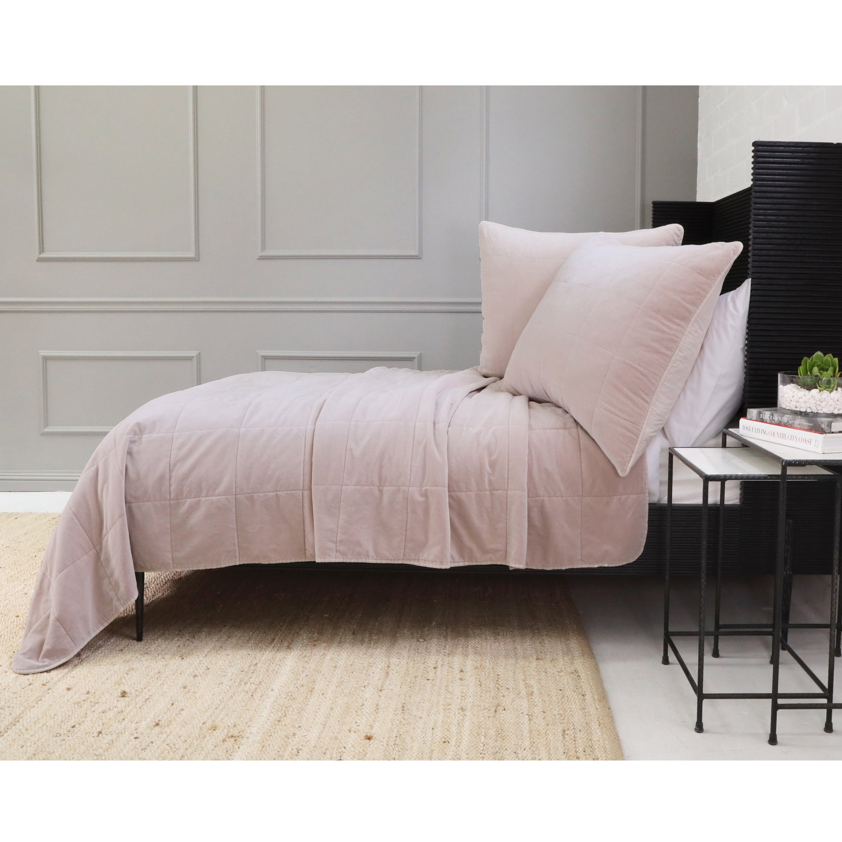 Amsterdam Coverlet - Soft & Stylish Bedspread for Queen Size Beds - Perfect for Cozy Bedrooms, Guest Rooms & Airbnb Stays