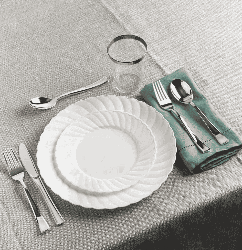 32-Piece White Round Plastic Dinnerware Set - Elegant Dinner Plates, Bowls & Cups for 16 Guests - Perfect for Parties, Picnics, and Outdoor Dining