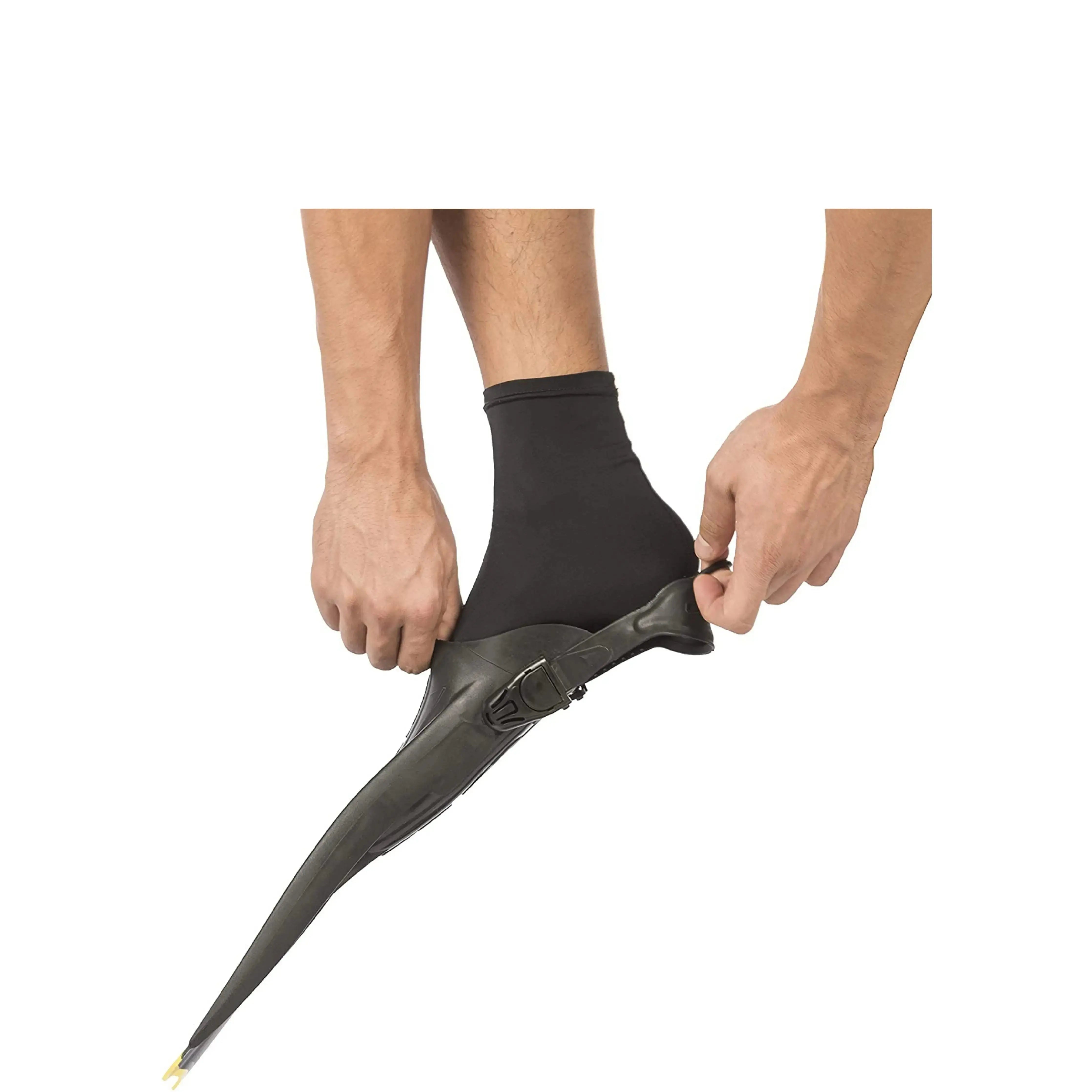 Cressi Elastic Water Swimming Socks for Scuba Diving, Snorkeling & Beach Activities - Neoprene Dive Socks for Warmth & Protection
