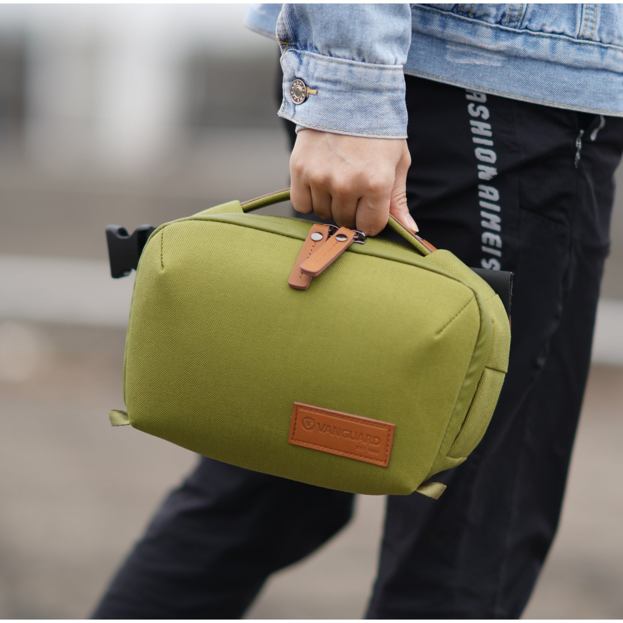 VEO City CB24 GR Crossbody Camera Bag for Women & Men - Waterproof Green Shoulder Bag for DSLR, Mirrorless Cameras - Perfect for Travel, Hiking & Everyday Use