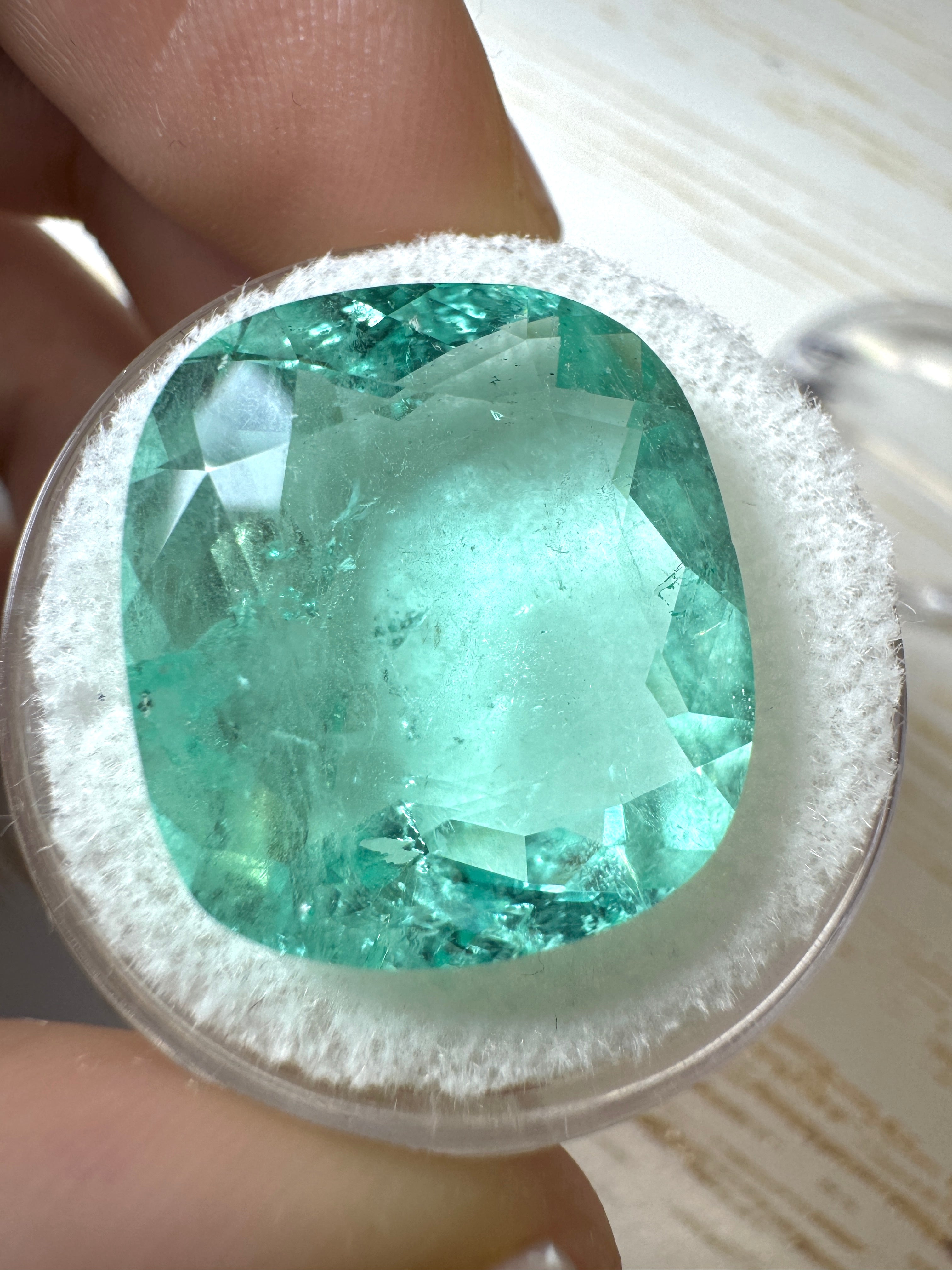 19.41 Carat Natural Colombian Emerald - Cushion Cut Loose Gemstone (19x17mm, VS Clarity, Pastel Green) for Jewelry Making, Engagement Rings & Luxury Gifts