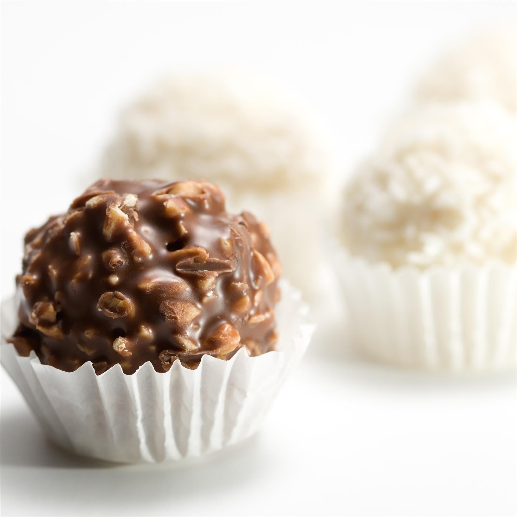 Cybrtrayd 1000-Pack No.6 White Glassine Candy Cups - Perfect for Chocolate, Candy, Baking & Party Favors