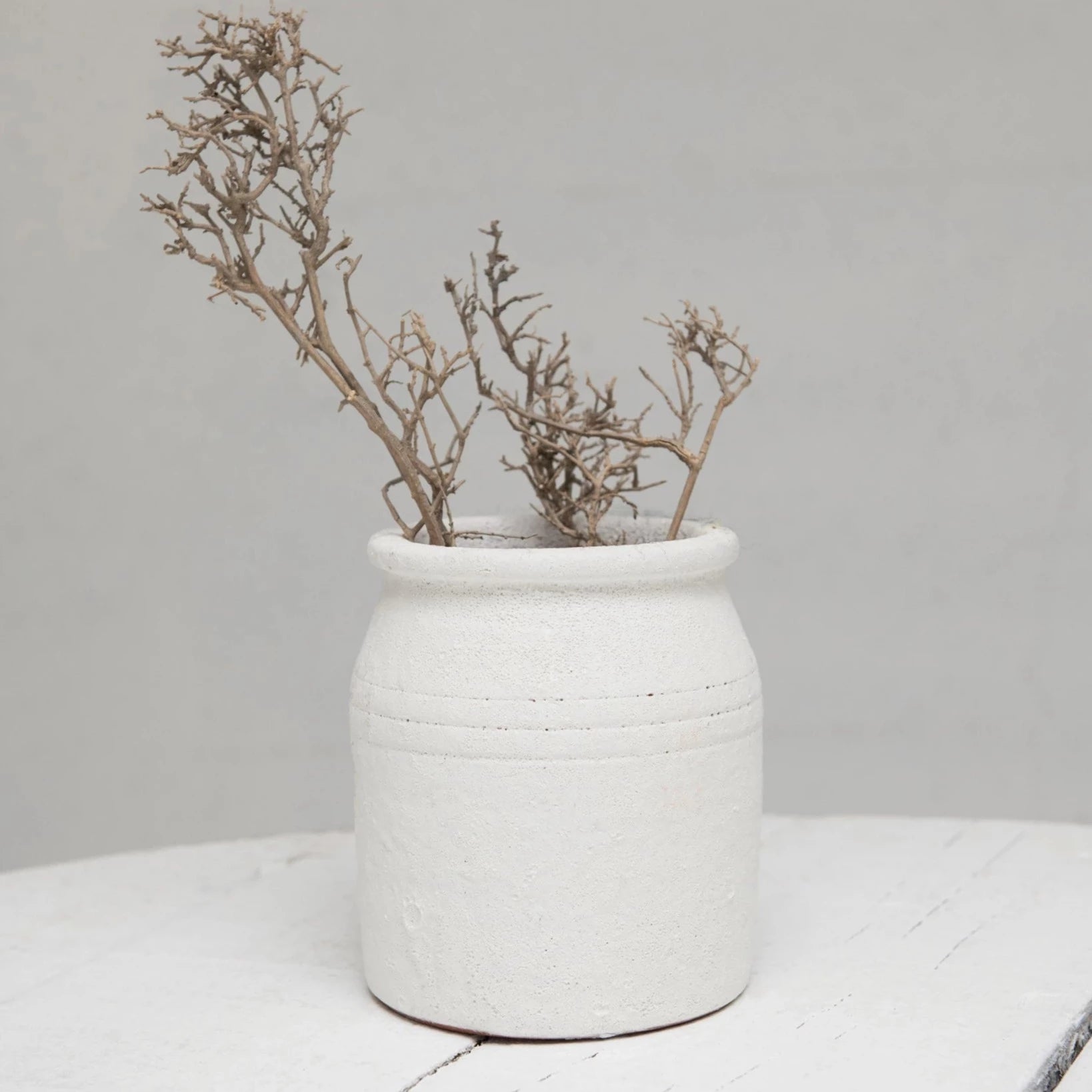 Distressed White Terracotta Crock Pot - Rustic Farmhouse Decor for Kitchen, Dining Table & Garden - Handmade Clay Planter with Coarse Texture for Plants, Herbs & Home Decor