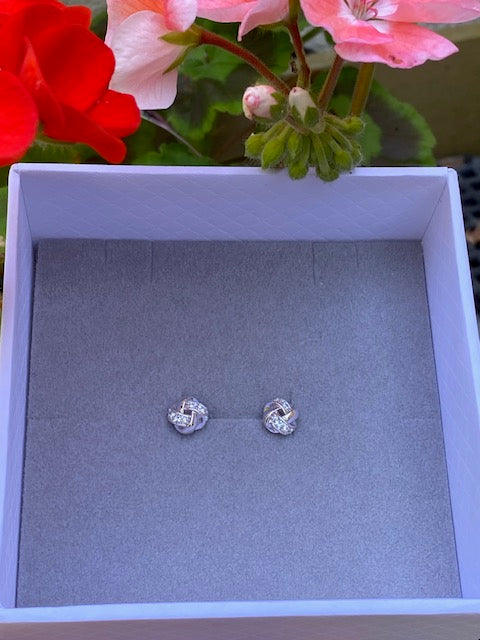 Sterling Silver Celtic Love Knot Stud Earrings for Women - Elegant Irish Jewelry Gift for Anniversary, Wedding, or Everyday Wear