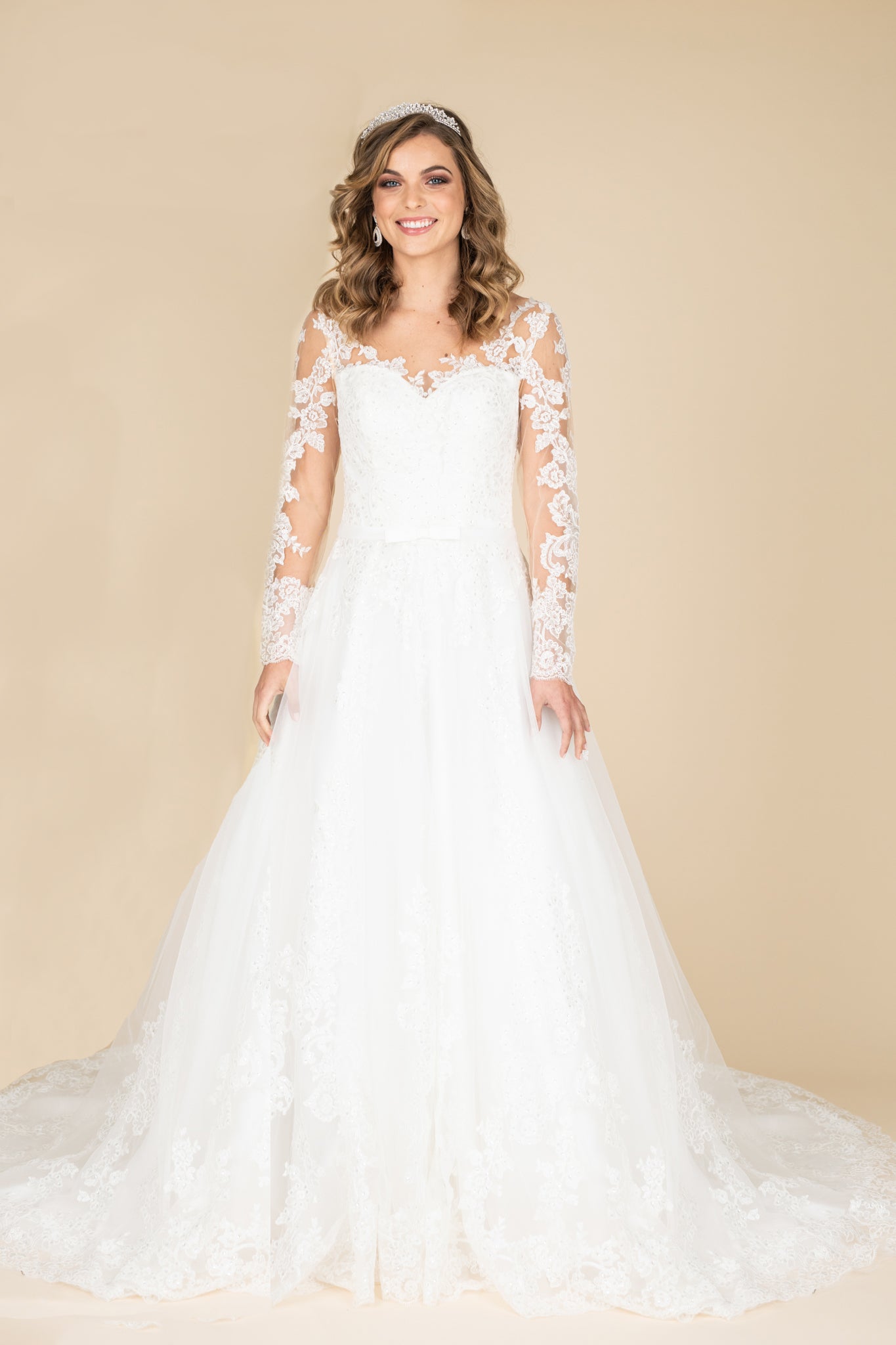 Elegant Bridal Lace Wedding Gown for Women - Perfect for Church Ceremonies, Beach Weddings & Formal Receptions