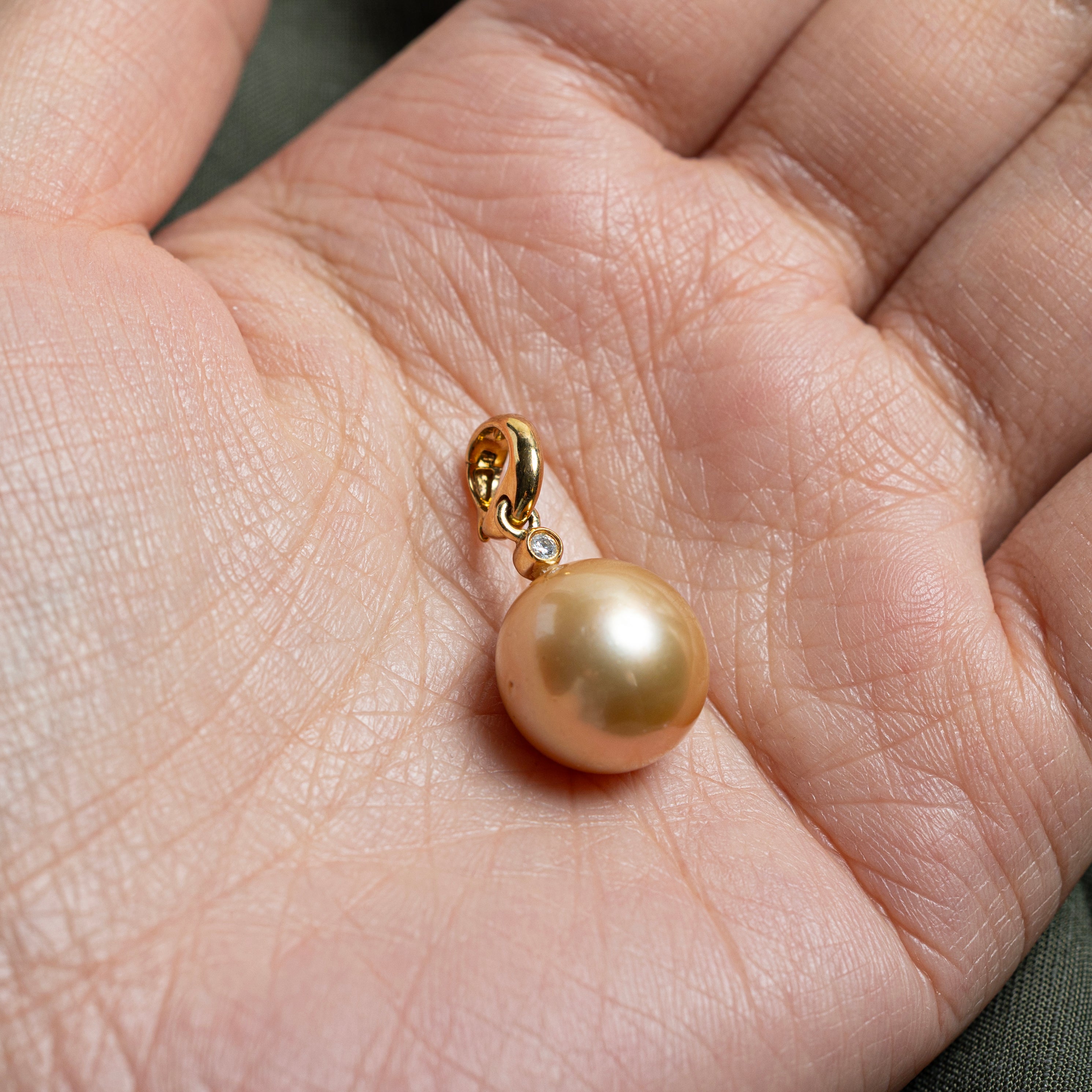 Exquisite 13.5-14mm South Sea Pearl & 0.03ct Diamond Pendant Necklace - Elegant Jewelry Gift for Women, Perfect for Weddings, Anniversaries & Special Occasions