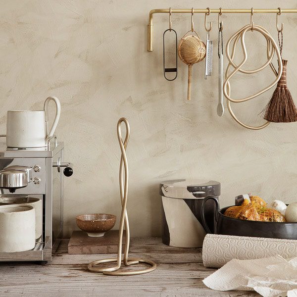 FERM LIVING Curvature Brass Paper Towel Holder - Stylish Kitchen & Bathroom Organizer for Modern Homes