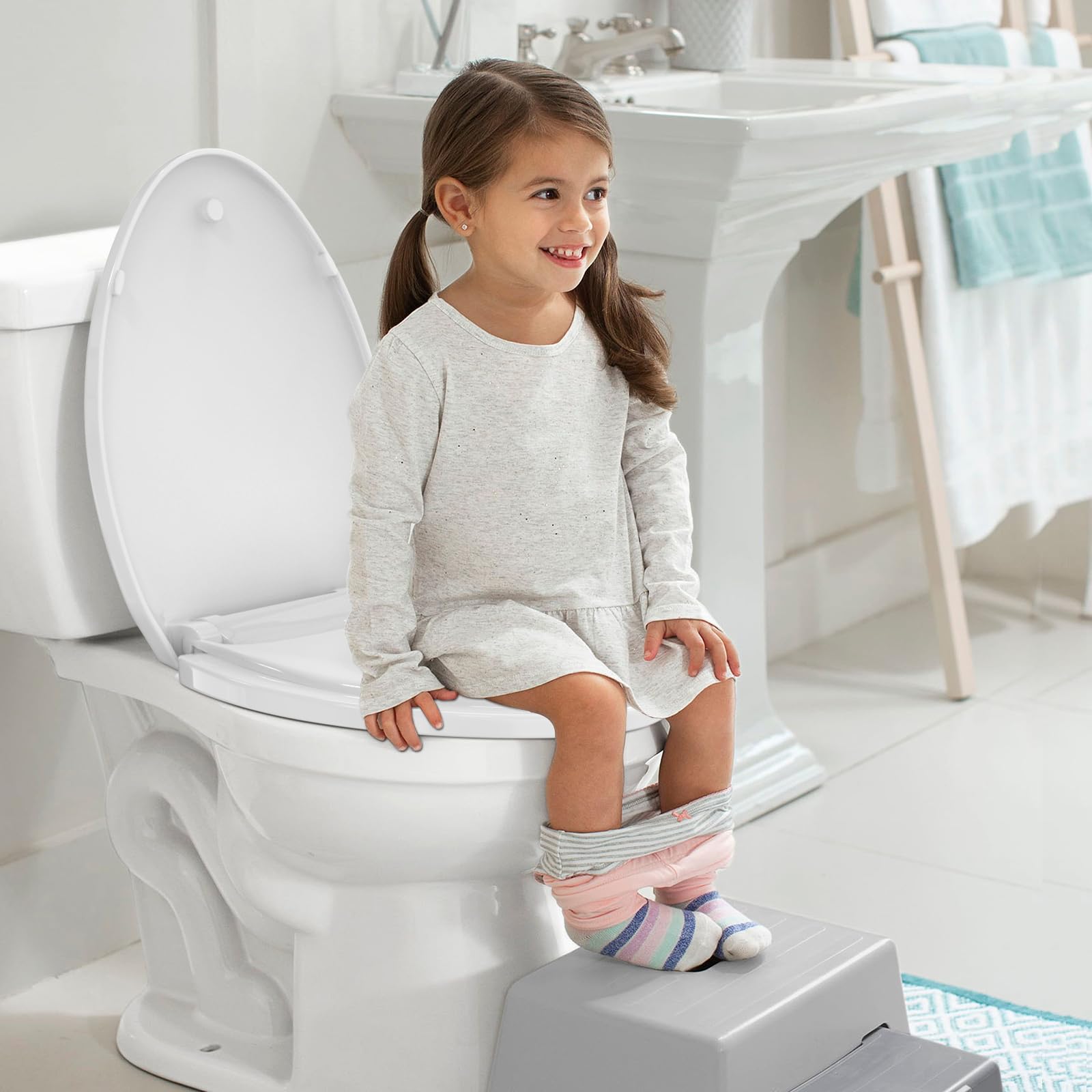 MUNNAR CR107 Slow Close Elongated Toilet Seat with Built-in Toddler Seat - Potty Training Toilet Seat with Magnet for Easy Cleaning - Fits Adults & Children - White 18.5