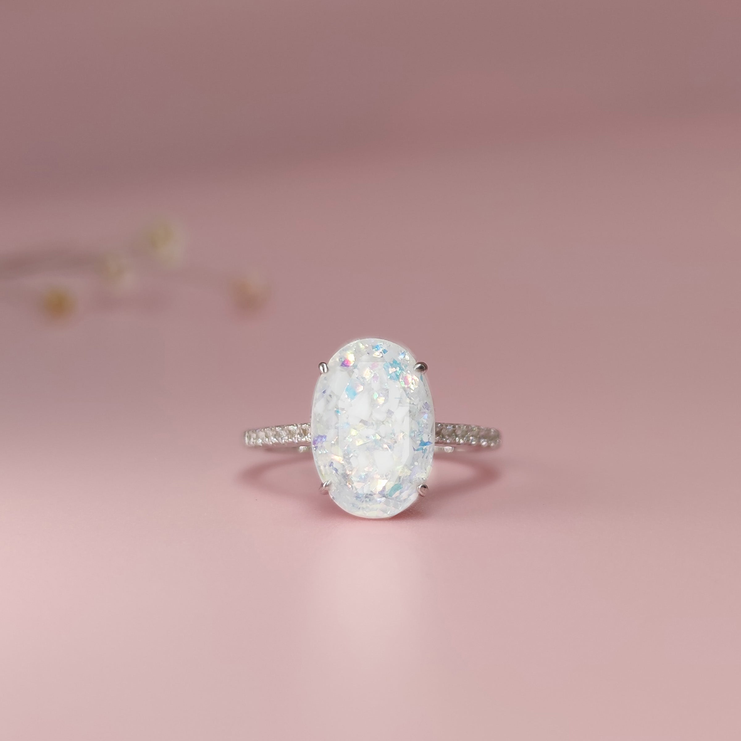 Elegant Oval Ashes Ring for Memorial Keepsake - Perfect for Honoring Loved Ones & Cherished Memories