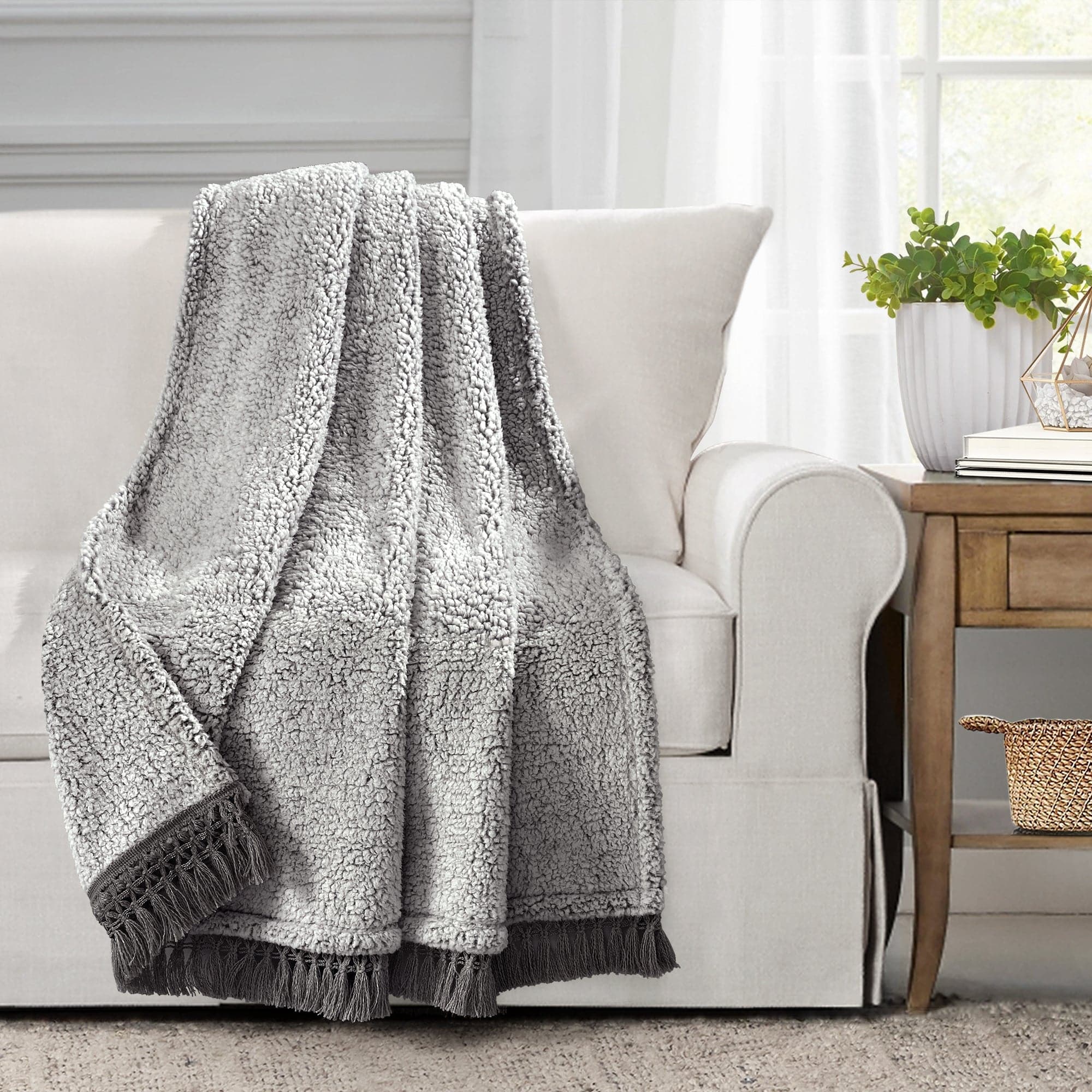 Cozy Sherpa Tassel Fringe Throw Blanket - Soft Plush Fleece Bedspread for Couch, Bed & Sofa - Perfect for Winter Warmth, Home Decor & Gift Giving