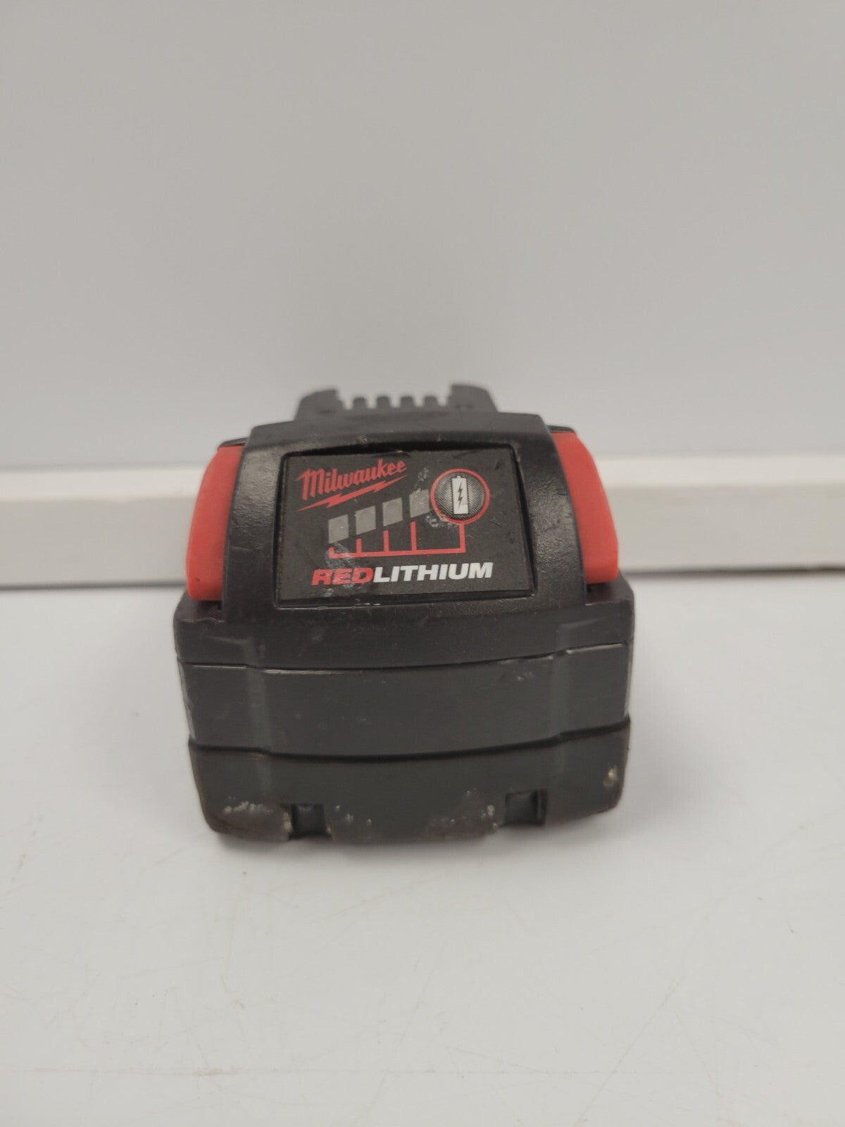 Milwaukee M18 5.0Ah Lithium-Ion Battery Pack - High Capacity Power Tool Battery for Drills, Saws & More - Perfect for Construction, DIY Projects & Professional Use