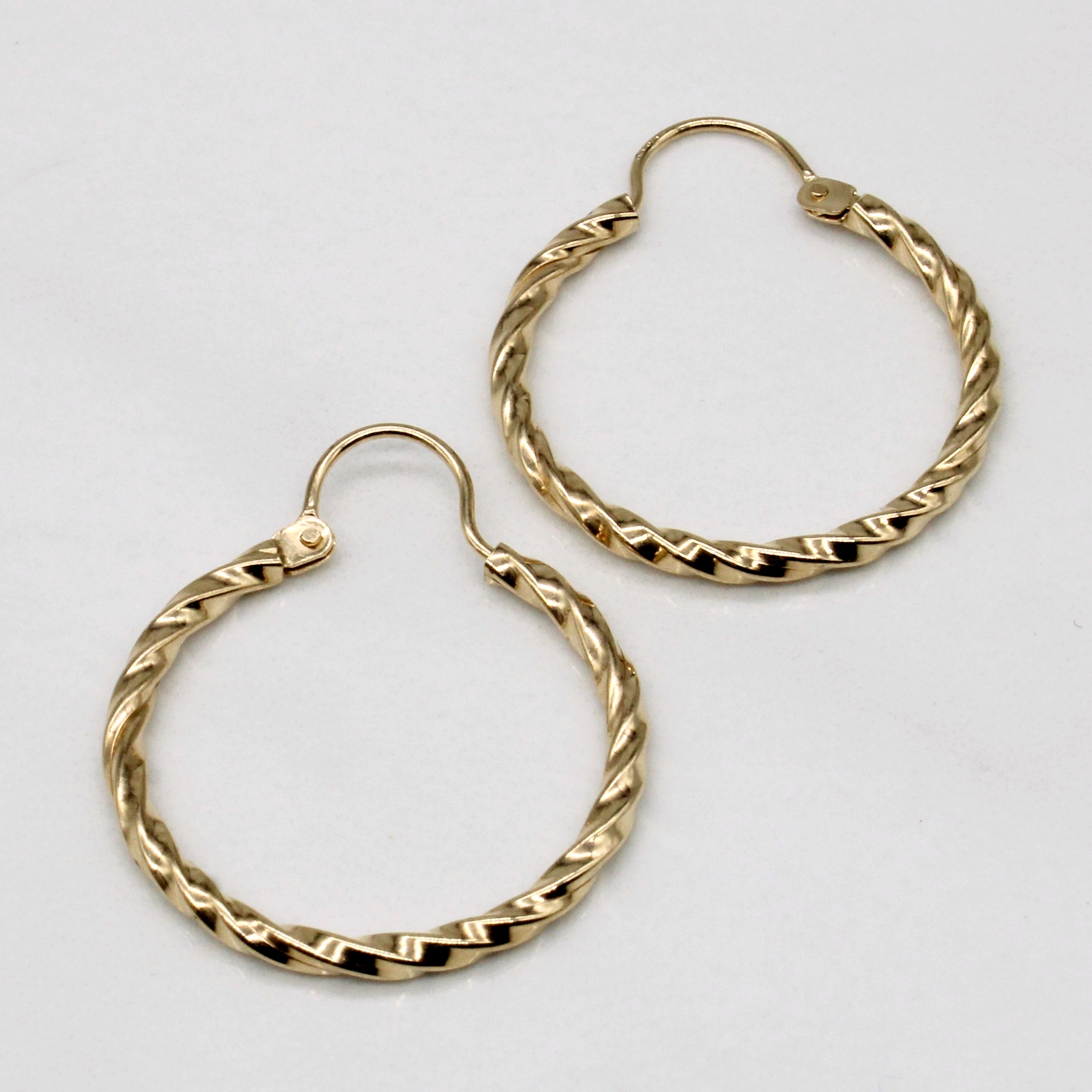 10K Yellow Gold Hoop Earrings for Women - Classic 14mm Huggie Hoops - Hypoallergenic Everyday Jewelry Gift - Perfect for Work, Date Night & Special Occasions