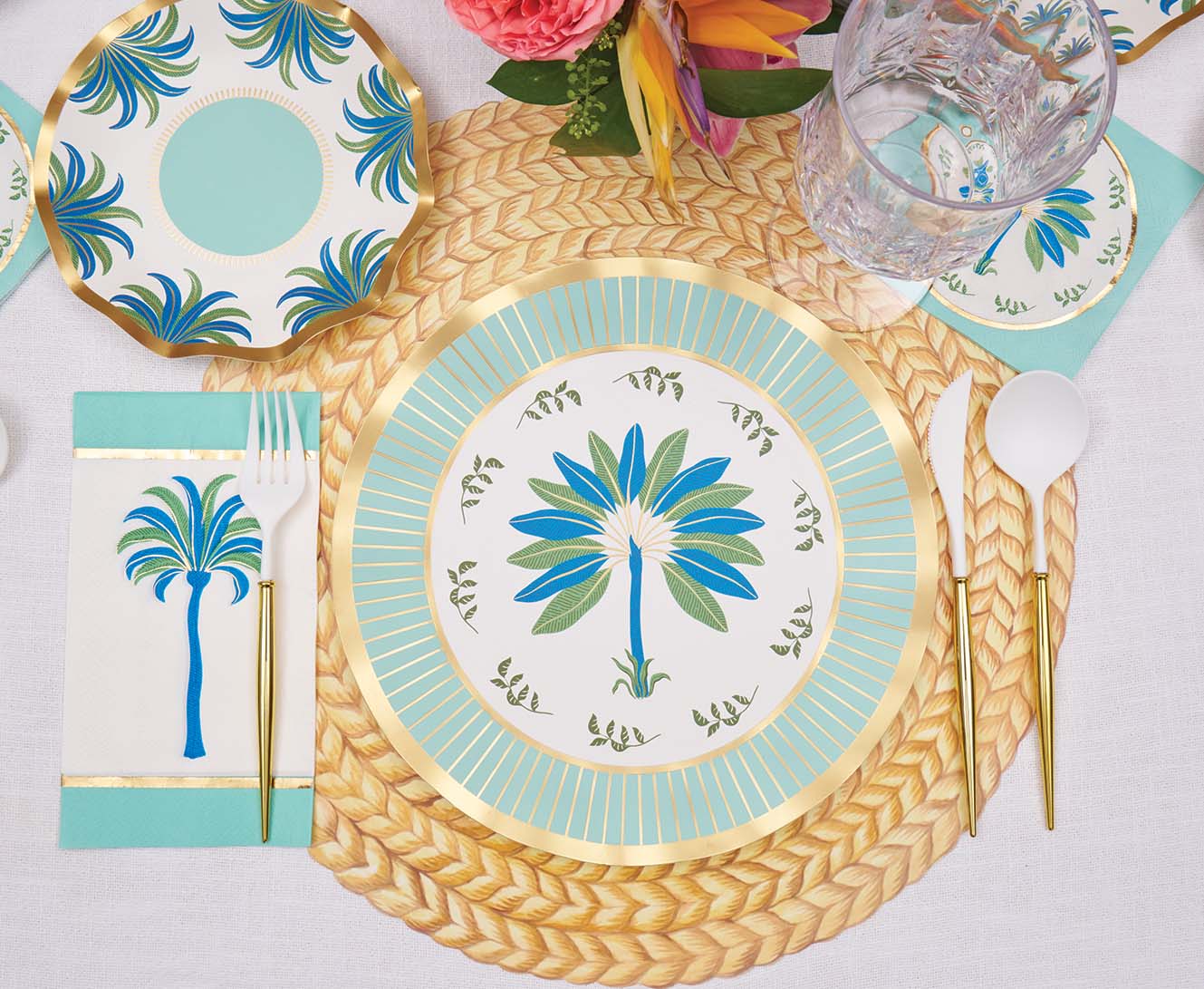 Preppy Palm Print Table Runner - Elegant Coastal Dining Decor for Beach Themed Parties & Summer Entertaining