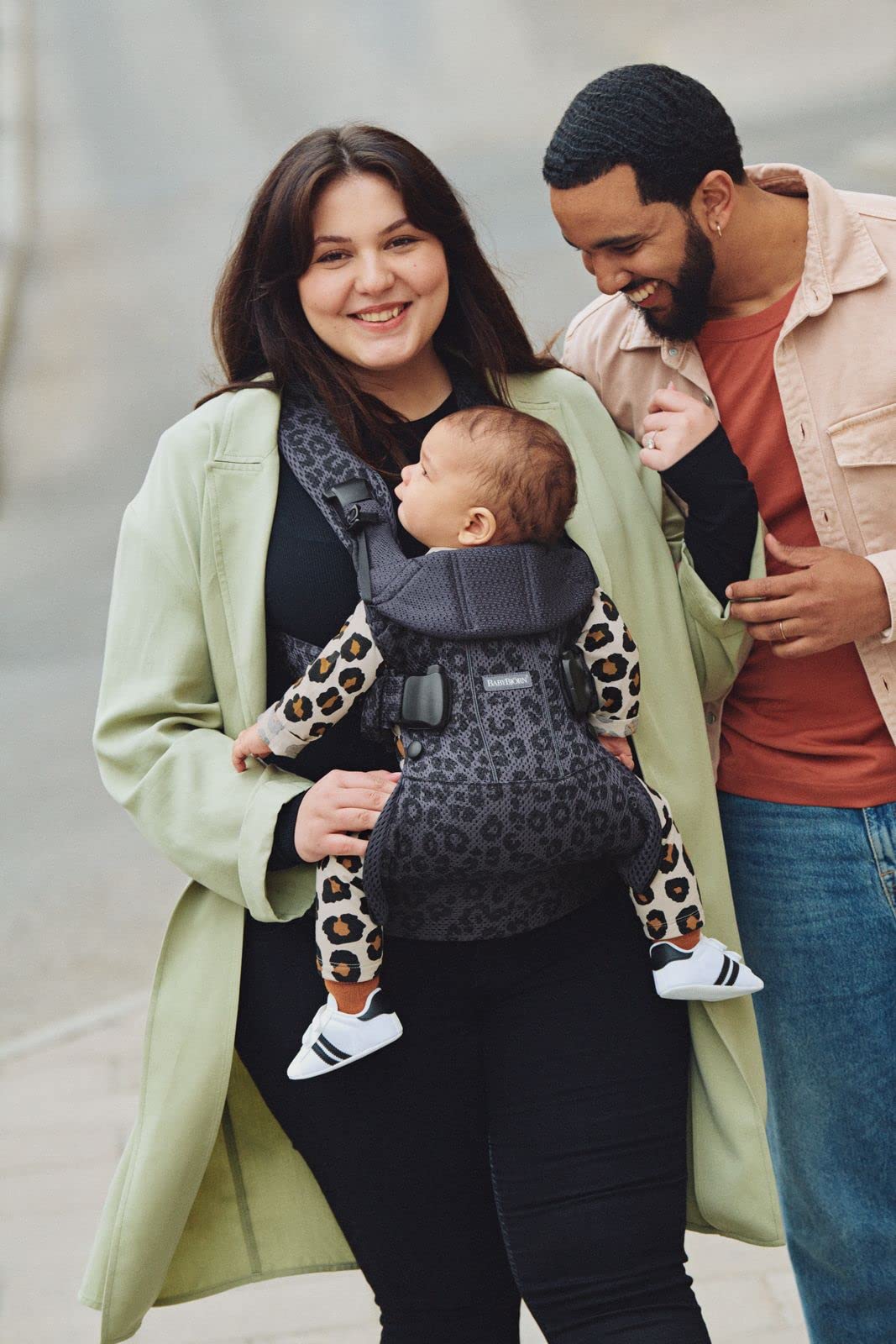 BabyBjörn Baby Carrier One Air - Breathable 3D Mesh Infant Carrier, Ergonomic Design for Newborn to Toddler (Anthracite/Leopard Print) - Perfect for Hiking, Shopping & Everyday Parenting