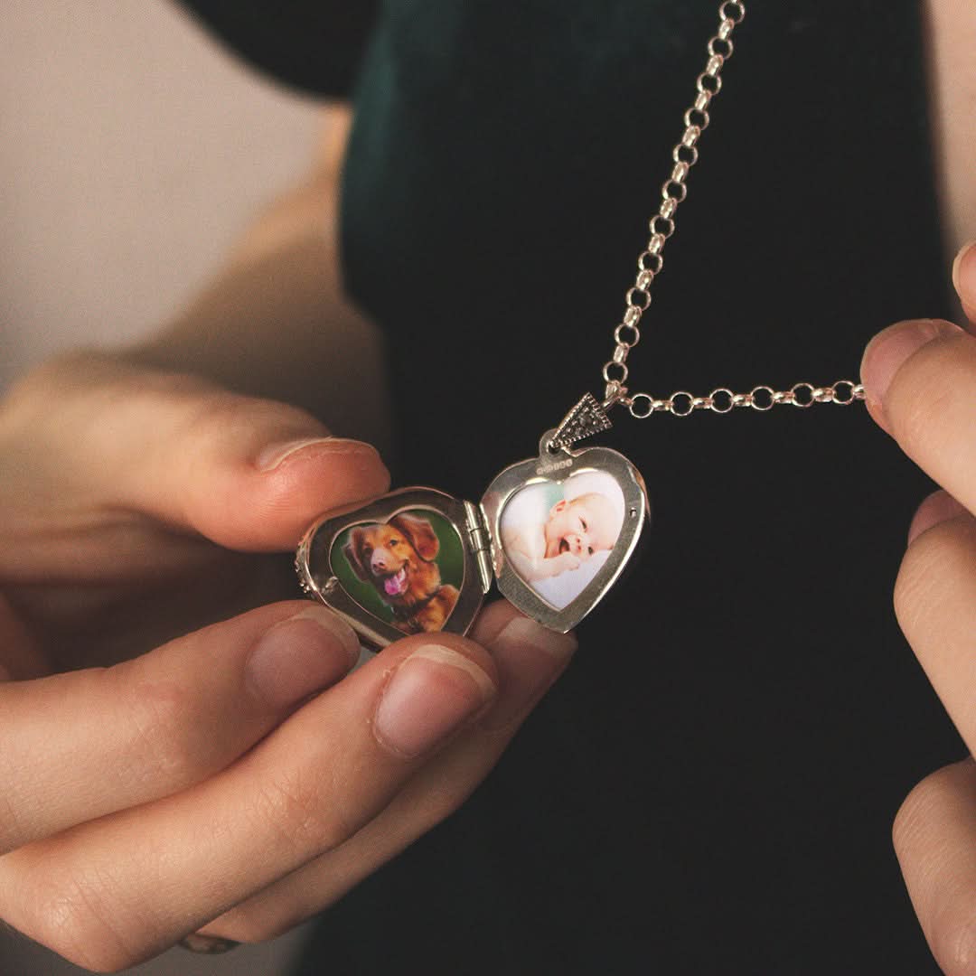 Vintage Emerald Heart Locket Necklace in Sterling Silver - Perfect for Valentine's Day Gifts & Anniversary Presents