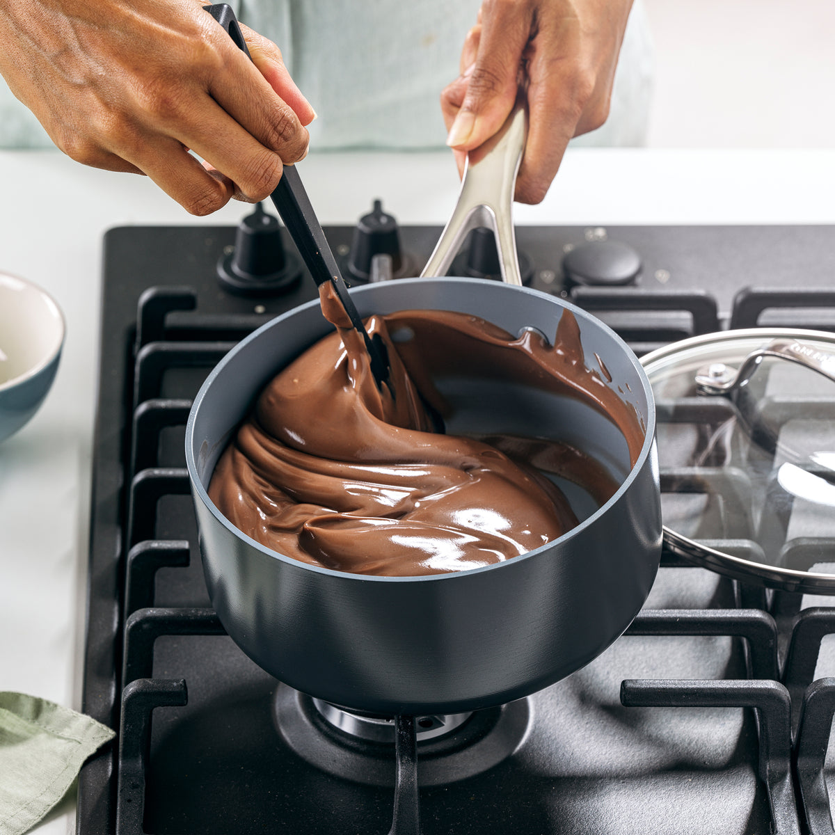 Valencia Pro Ceramic Nonstick 2 Quart Saucepan with Lid - Premium Cookware for Healthy Cooking, Perfect for Sauces, Soups & Stews - Ideal for Gas, Electric & Induction Stovetops