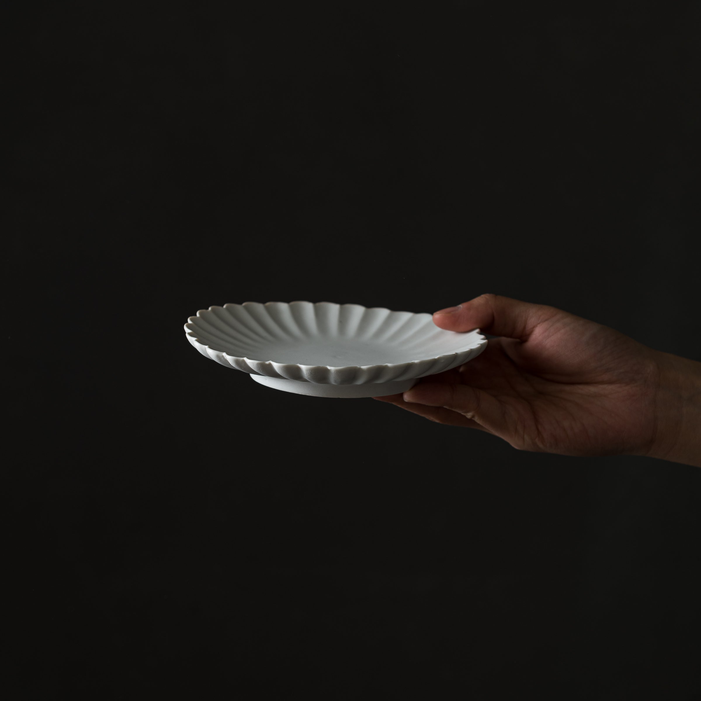 Handmade USUKIYAKI Kiku Plate – 2 Sizes (Small & Large) – Authentic Japanese Ceramic Dish for Sushi, Desserts & Home Decor