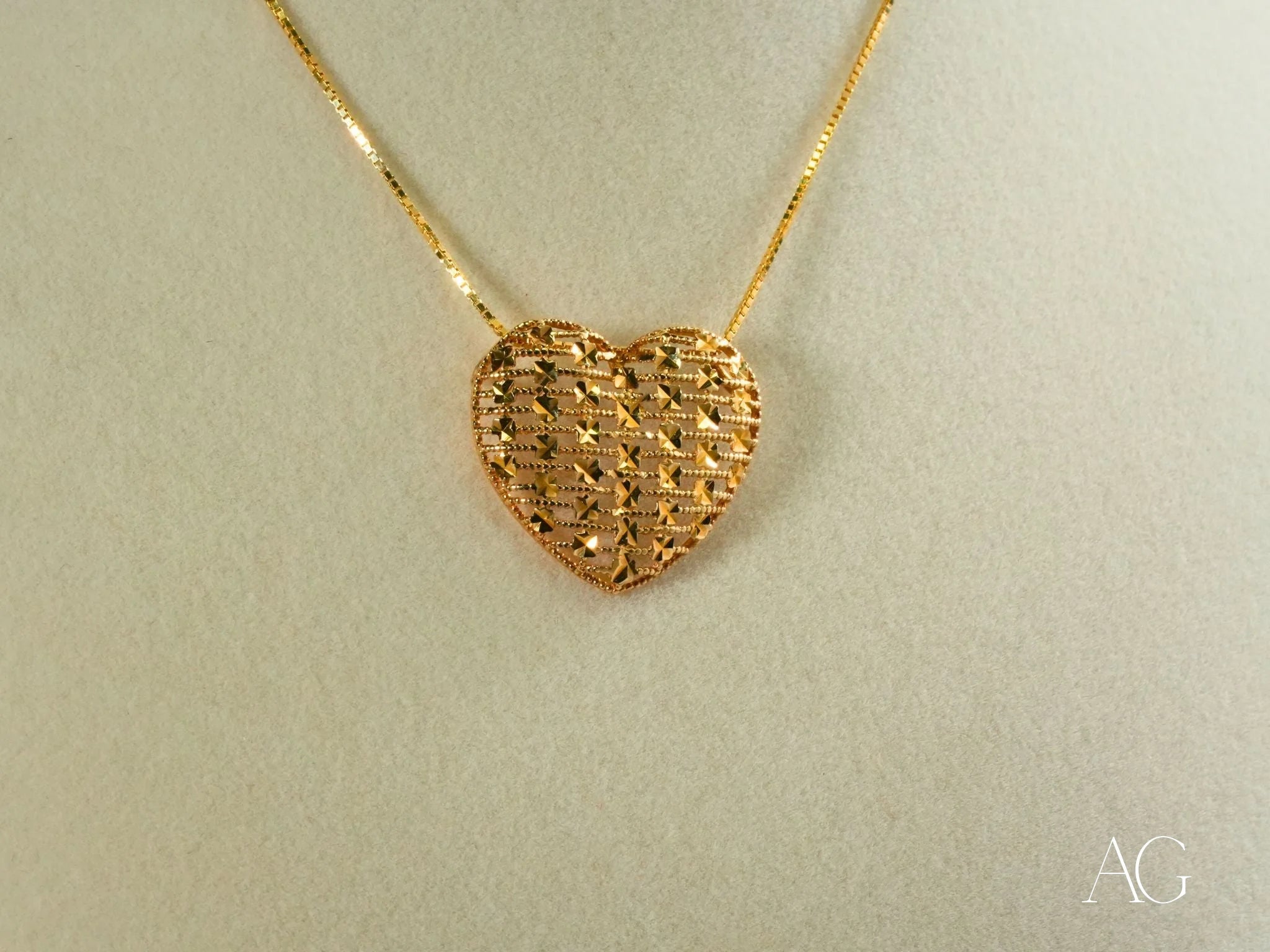 Golden Heart Pendant Necklace for Women - 14K Gold Plated Elegant Jewelry Gift for Valentine's Day, Anniversary & Special Occasions | Perfect for Romantic Dates, Weddings & Everyday Wear