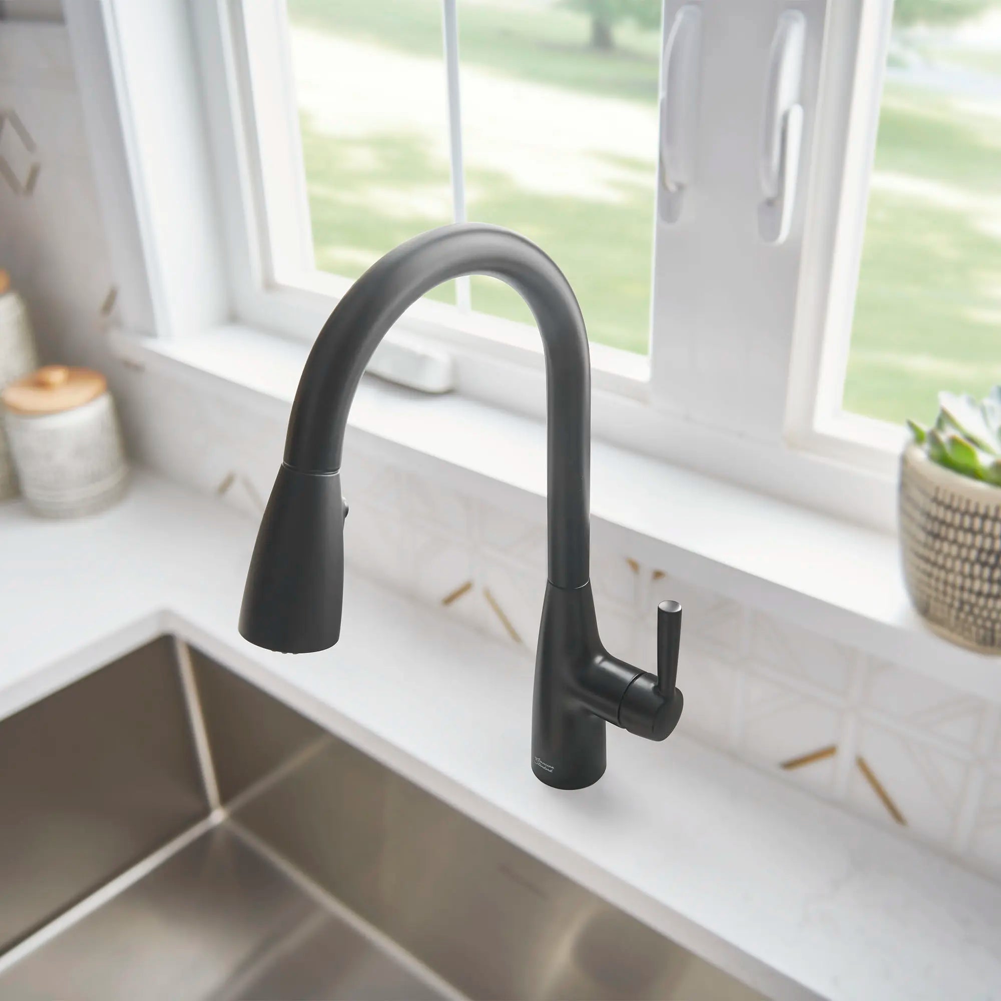 Fairbury® Single Handle Pull Down Kitchen Faqaucet with Dual Spray - 1.8 GPM (6.8 L/min) Water Flow, Lever Handle Design - Perfect for Modern Home Kitchen Sink, Dishwashing & Food Prep