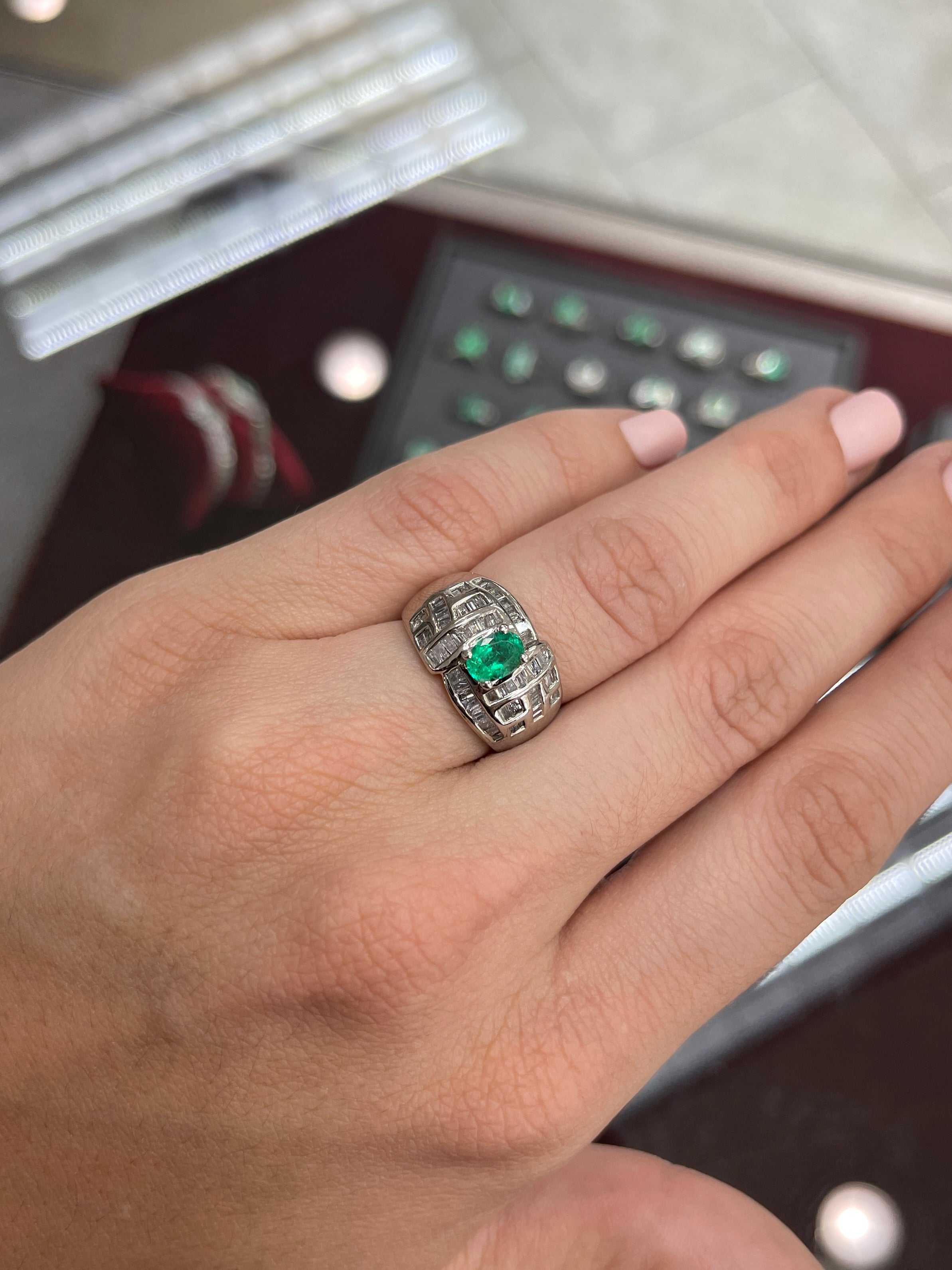1.0tcw 18K Gold Colombian Emerald Oval Cut & Diamond Baguette Cocktail Ring for Women - Elegant Jewelry Gift for Anniversary, Engagement or Special Occasions