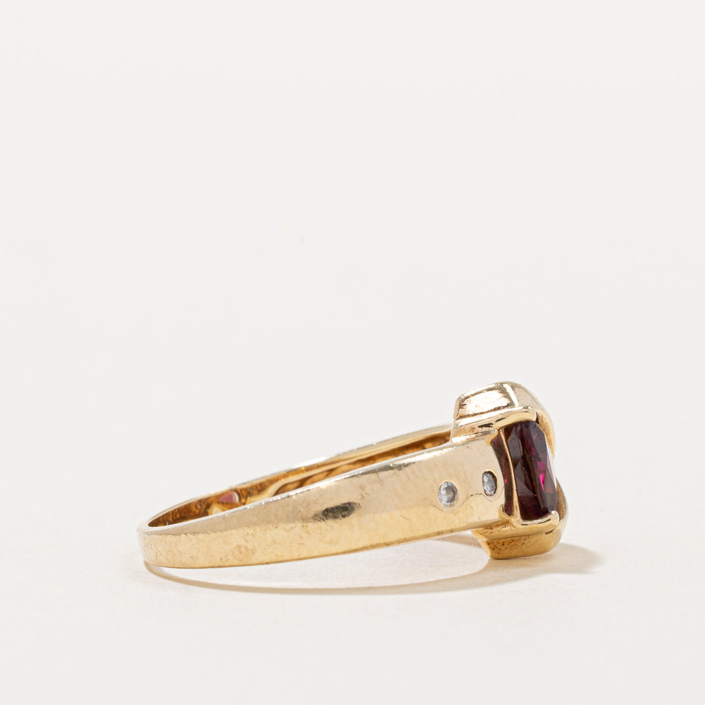 Elegant Garnet & Diamond Cocktail Ring - 0.85ct Garnet & 0.03ctw Diamonds - Size 7 - Perfect for Evening Parties, Weddings & Special Occasions