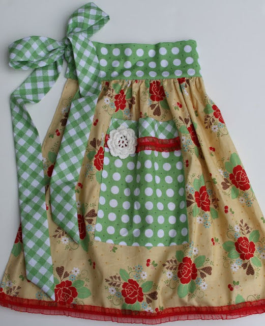 Lori Holt One Yard Apron Pattern Booklet - Easy DIY Sewing Guide for Kitchen, Crafting & Gardening Aprons | Perfect for Homemakers & DIY Enthusiasts