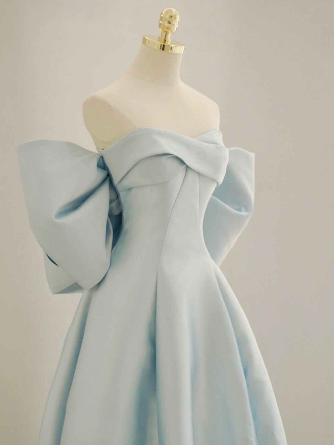 Elegant Blue A-Line Satin Long Prom Dress for Women - Formal Evening Gown for Homecoming, Ball, and Special Occasions