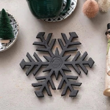 Cast Iron Snowflake Trivet - Heavy Duty Hot Plate Holder for Pots & Pans - Rustic Kitchen Decor for Christmas & Winter Table Setting