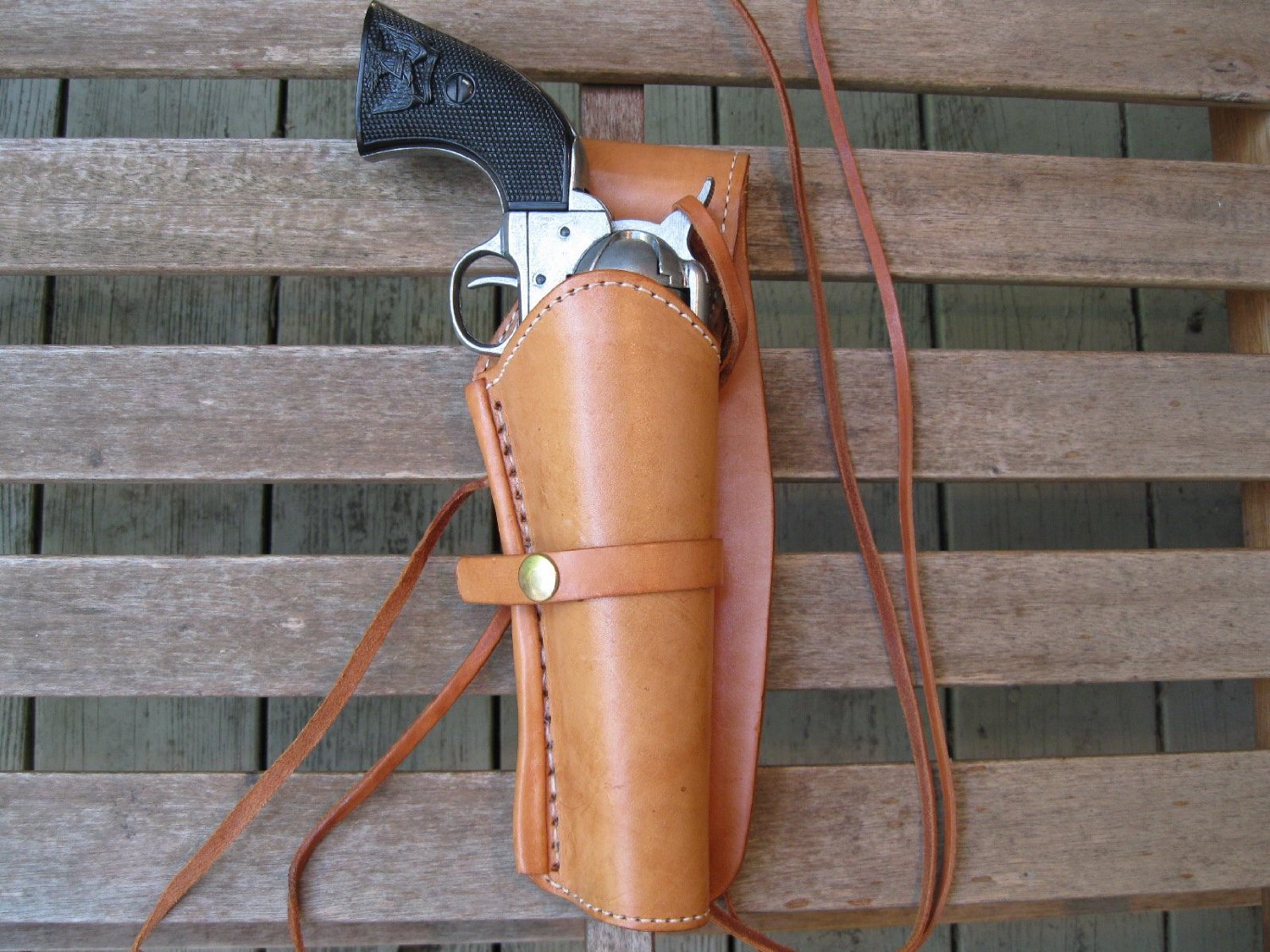 Premium Right-Handed Smooth Leather Gun Holster for Concealed Carry - Comfortable & Durable Pistol Holder for Outdoor, Hunting & Range Shooting