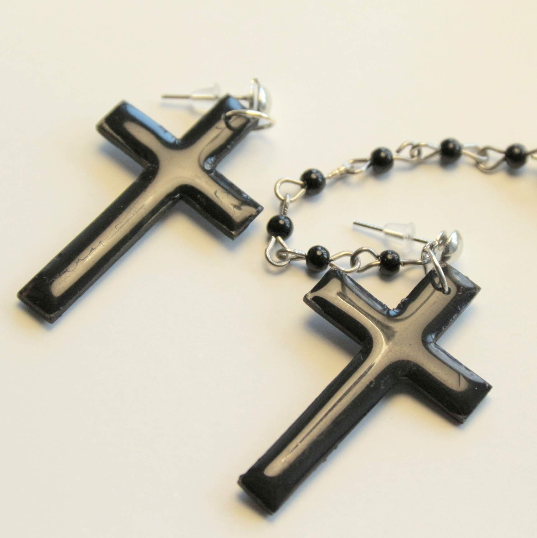 Handmade Gothic Cross Ear Cuff - Black Polymer Clay Stud Earrings with Beaded Chain - Epoxy Resin Jewelry for Women - Perfect for Halloween, Gothic Fashion & Alternative Style