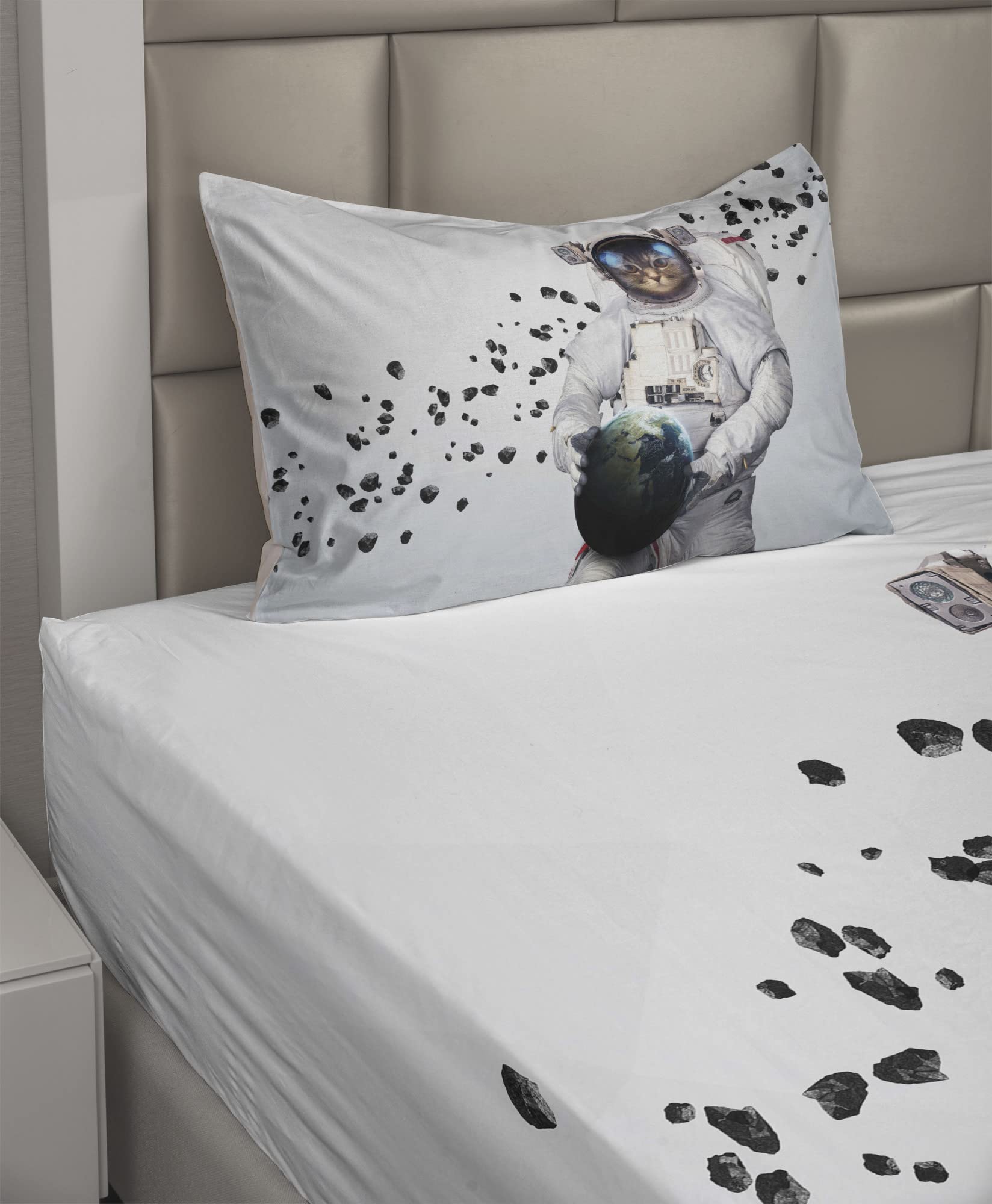 Ambesonne Space Cat Bedding Set - Astronaut Kitten in Space Suit Holding Planet with Galaxy Print, 3-Piece Twin Size Sheet Set (Fitted Sheet, Flat Sheet, Pillowcase) - White, Black & Blue Cosmic Theme - Perfect for Kids Room, Space Themed Bedroom & Sci-Fi Decor
