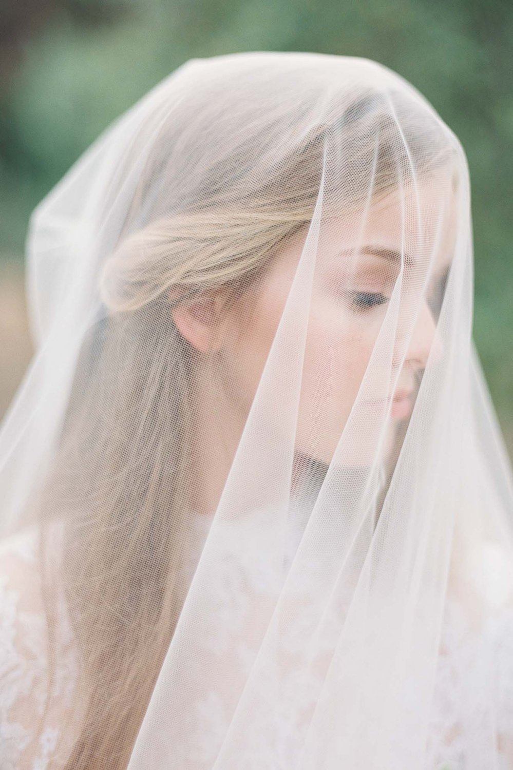 Ethereal Luxury Blusher & Cathedral Veil - Soft Pink Cheek Makeup & Bridal Accessory for Weddings, Photo Shoots & Special Events