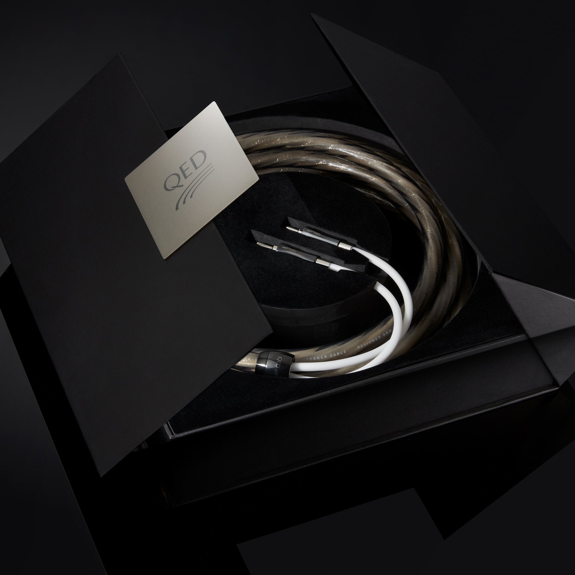 Premium QED Supremus Zr Speaker Cable - Banana Plug Pair for High-End Audio Systems - Perfect for Home Theater & Studio Setup