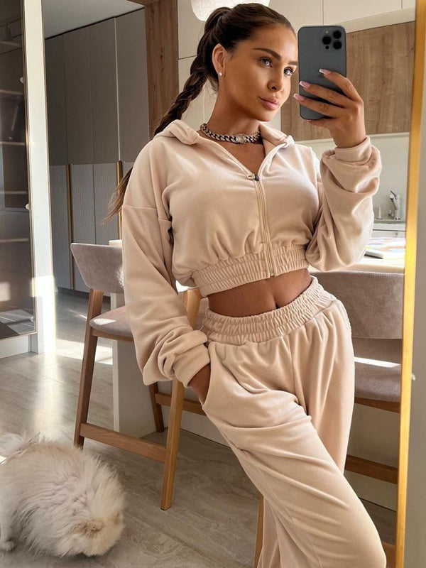 ZASUWA Women's Velvet Zipper Pocket Hooded Cropped Tracksuit Set - Soft Casual Jogger Outfit for Lounge, Gym & Streetwear Fashion