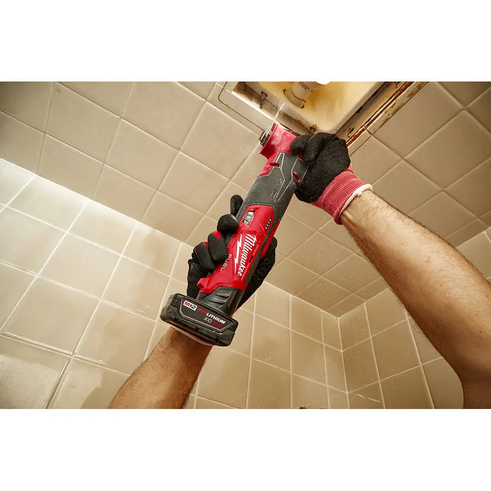 Milwaukee 2526-20 M12 FUEL Oscillating Multi-Tool Kit - Cordless Power Tool for Cutting, Sanding, Scraping - Perfect for DIY Projects, Home Renovation & Professional Construction Work