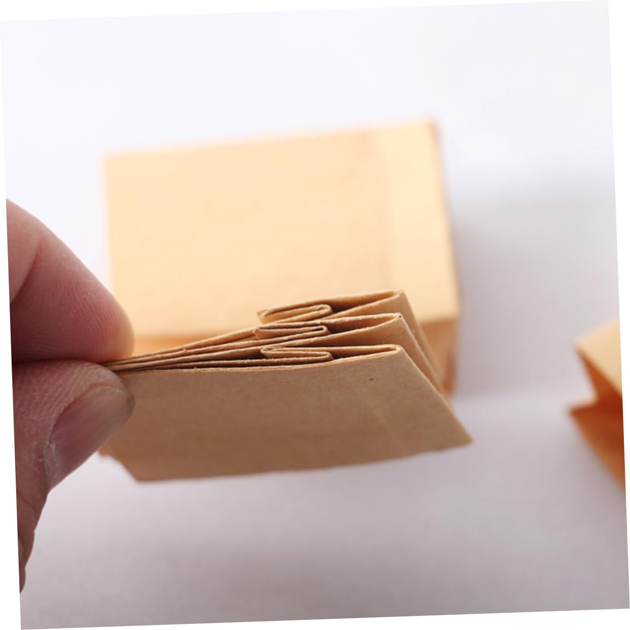 6pcs Mini Paper Bags for Dollhouse Baking - 1.18x1.18x0.78in - Party Favors & Snacks Storage