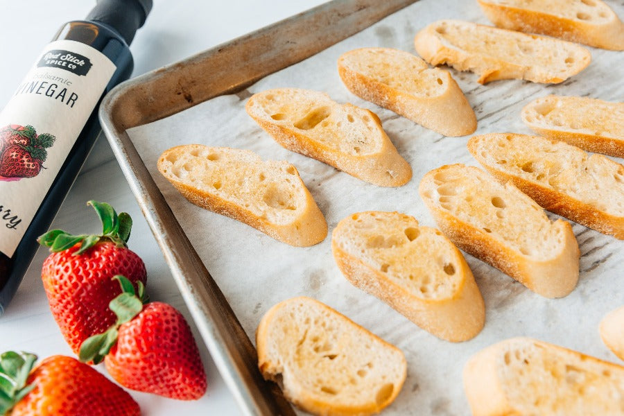 Premium Strawberry Dark Balsamic Vinegar - Aged Italian Glaze for Salads, Desserts & Gourmet Cooking | Perfect for Drizzling on Cheese, Fruits & Ice Cream