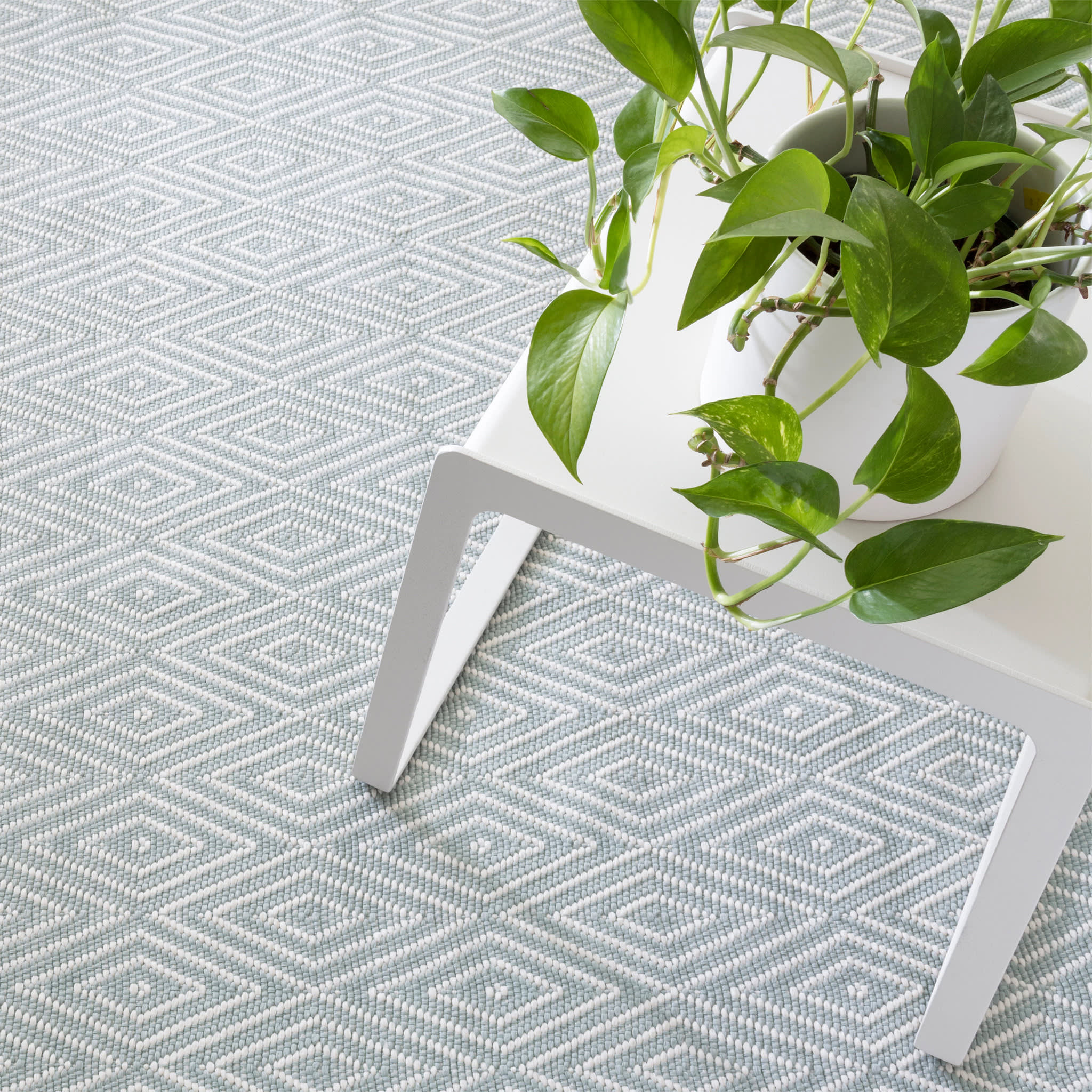 Handwoven Diamond Pattern Indoor/Outdoor Area Rug - Light Blue & Ivory Bohemian Style Floor Mat for Living Room, Bedroom, Patio & Deck Decor