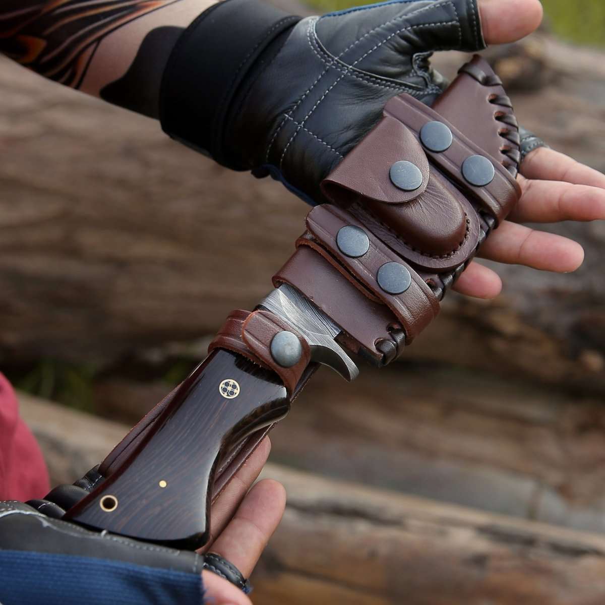 Premium Damascus Steel Hunting Knife with Exotic Wenge Wood Handle - Durable Outdoor Survival Tool for Camping, Hunting & Bushcraft