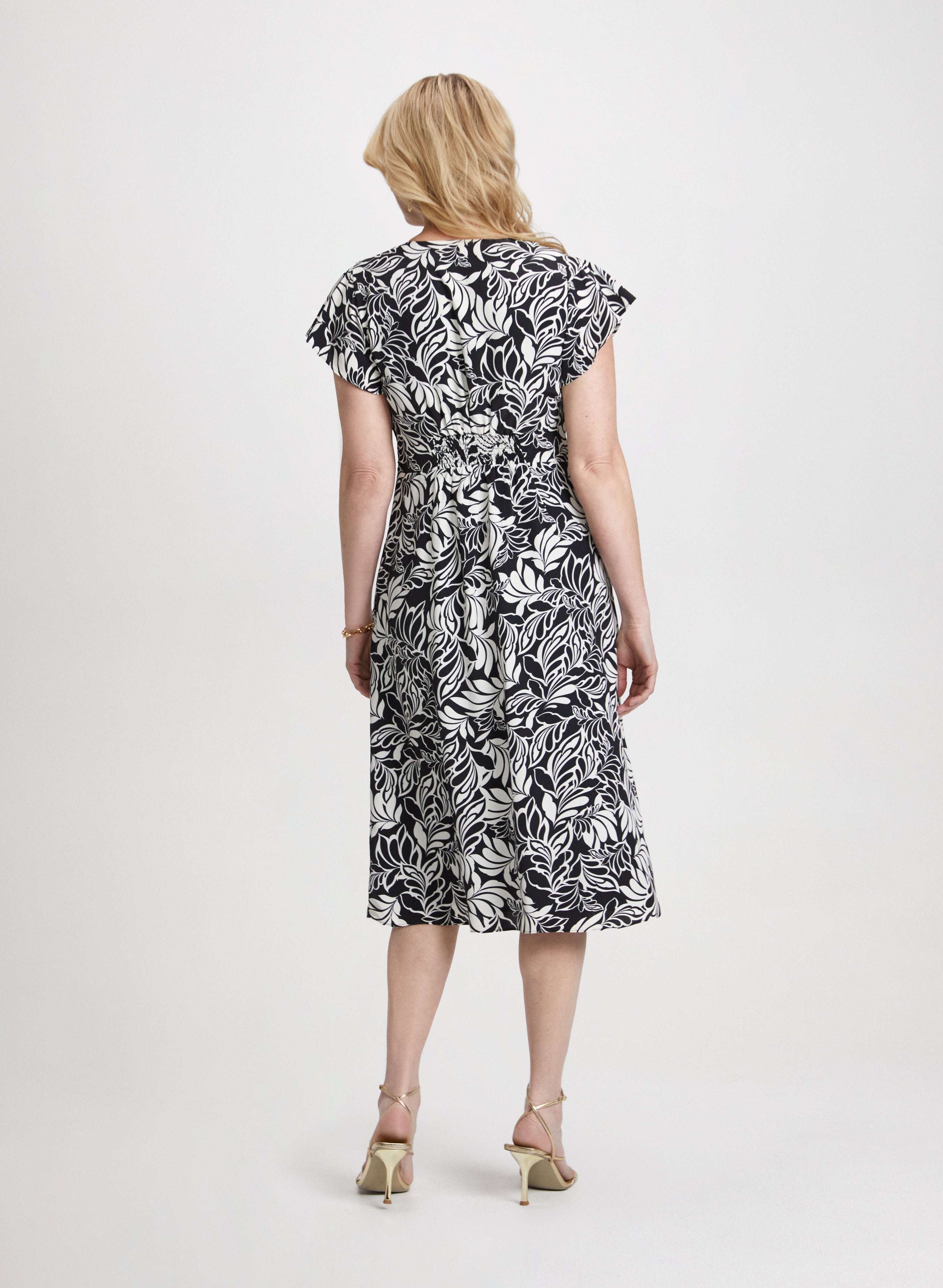 Elegant Crepe Flare Dress with Pockets - Women's Boho Chic Midi Dress for Casual Outings & Date Nights